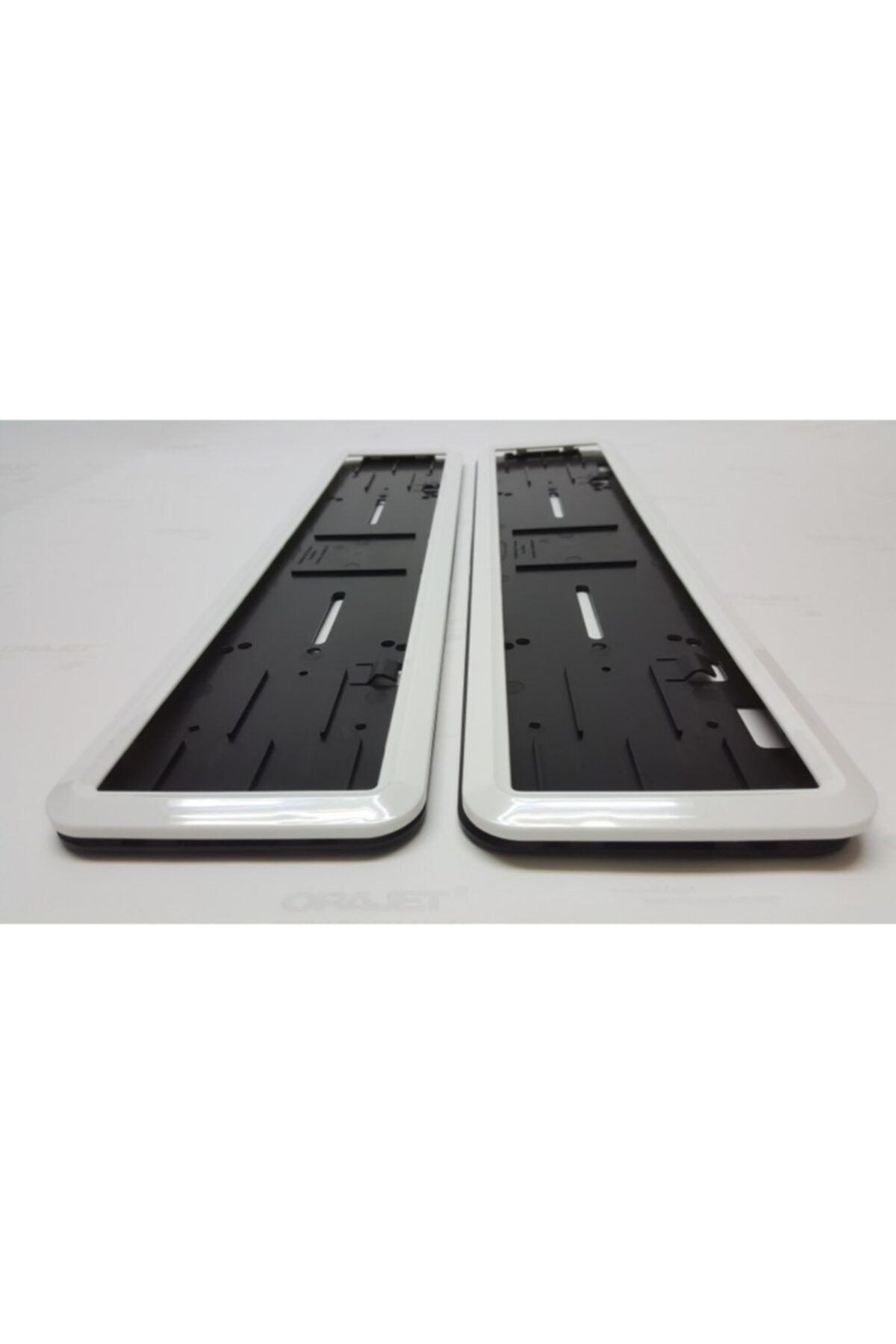 LifeComfort Modern Tasarım Beyaz Renkli Çerçeveli Oto Plakalık 2 Adet