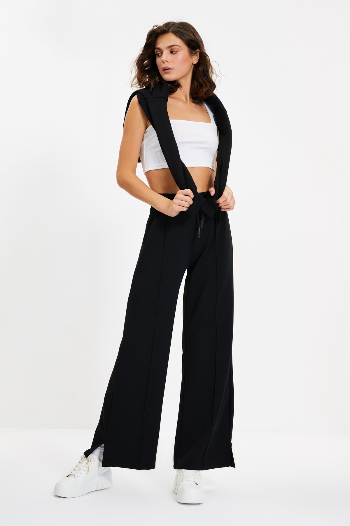 TRENDYOLMİLLA Siyah Wide Leg Örme Eşofman Altı TWOAW22EA0264