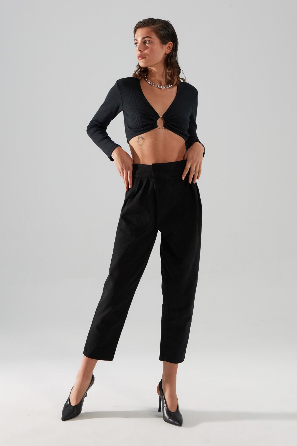 TRENDYOLMİLLA Siyah Yüksek Bel Pantolon TWOAW22PL0219
