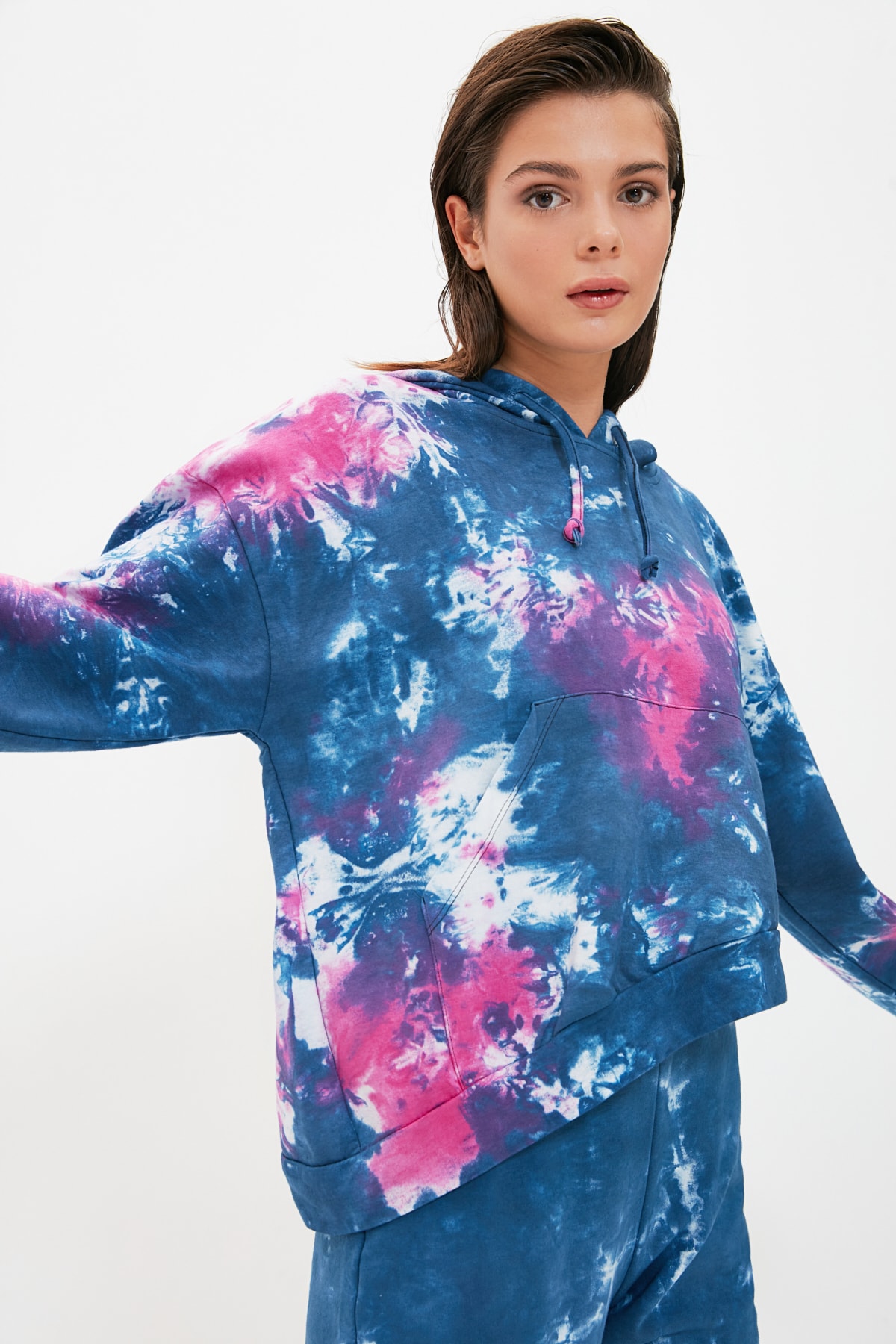 TRENDYOLMİLLA Lacivert Batik Desen Basic Kapüşonlu Örme Sweatshirt TWOAW22SW0178