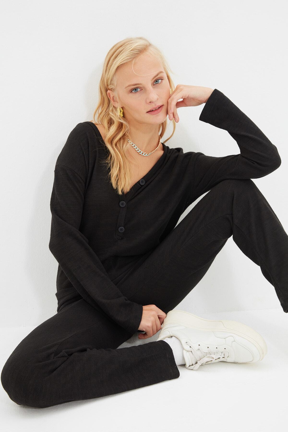 TRENDYOLMİLLA Siyah Cepli Örme Tulum TWOAW22TU0009