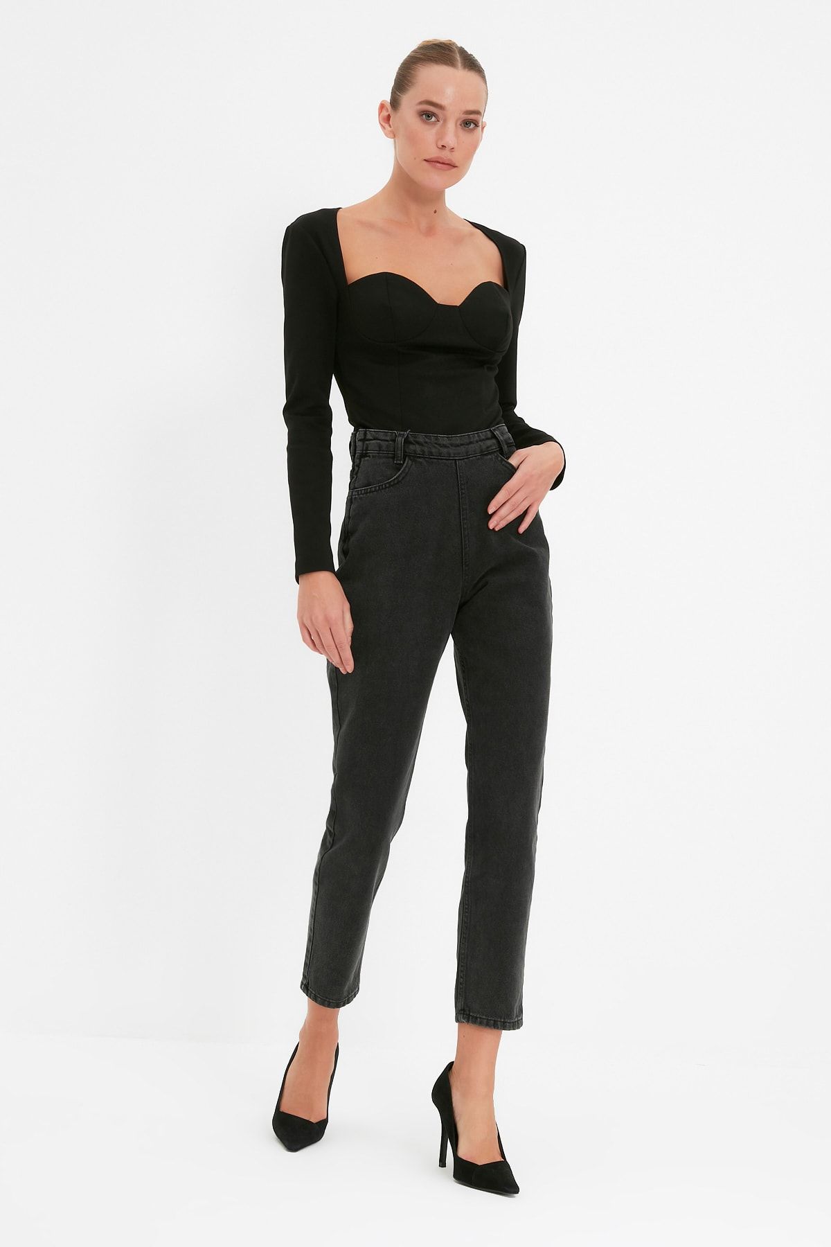 TRENDYOLMİLLA Antrasit Yüksek Bel Mom Jeans TWOAW22JE1023