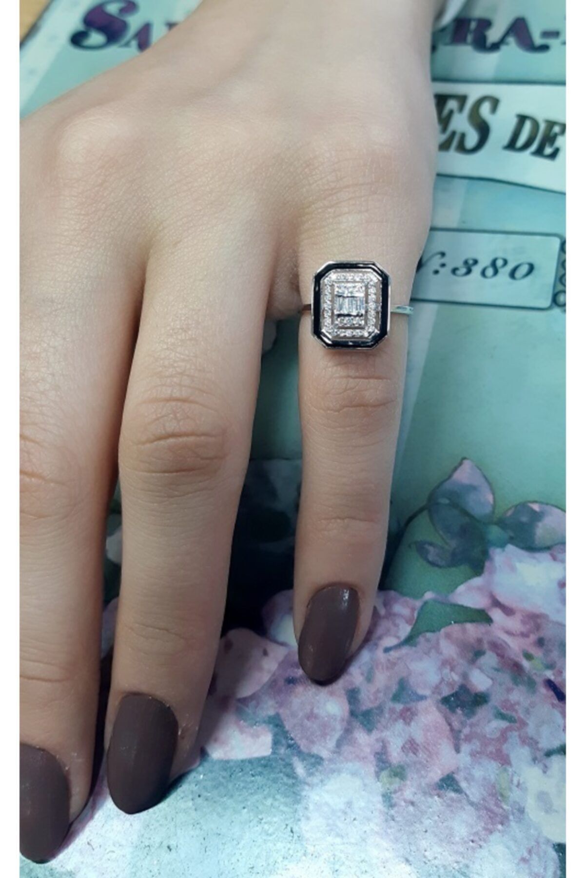 Dialog Diamond 0,18 Karat Baget Pırlantalı Siyah Mineli Yüzük