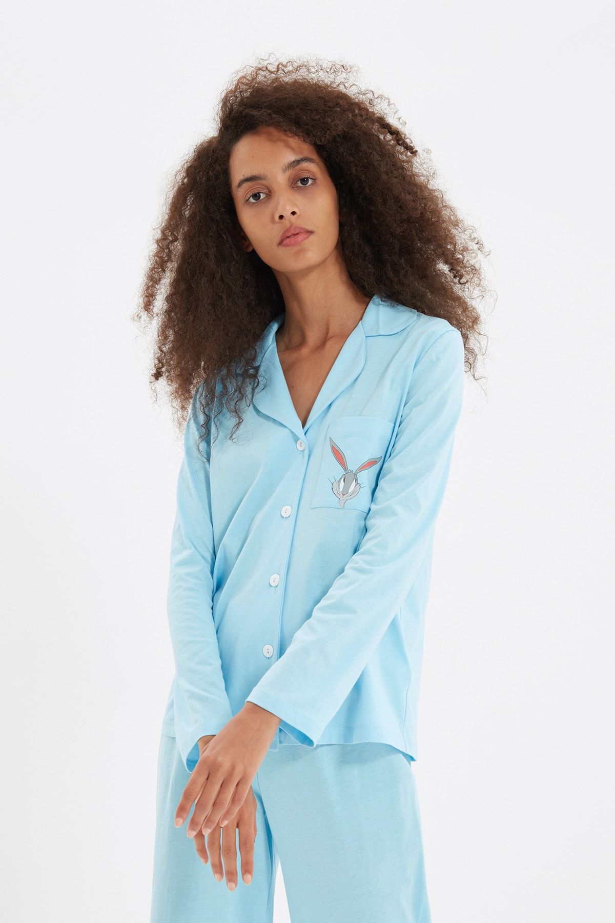TRENDYOLMİLLA Mavi Bugs Bunny Lisanslı Örme Pijama Takımı THMAW22PT1100