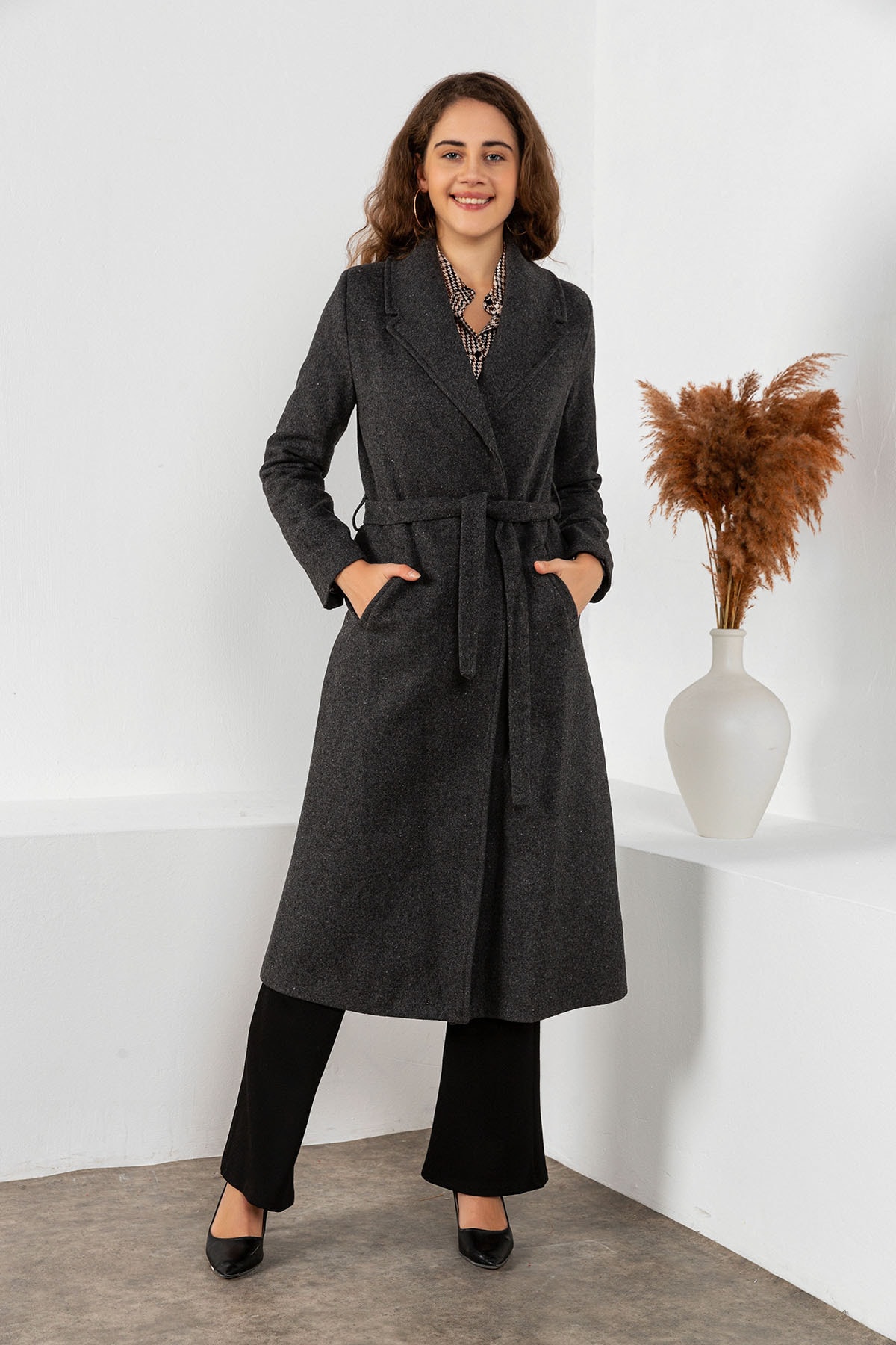 Kadın Modası Kadın Antrasit Yakalı Cepli Kuşaklı Astarlı Kaşe Kap