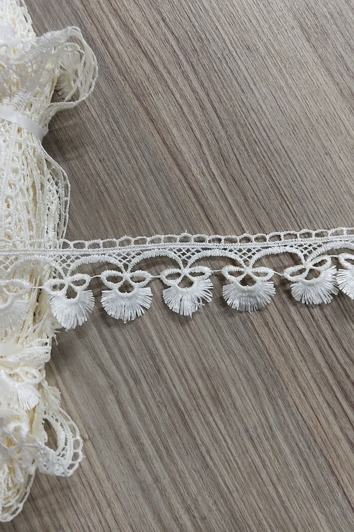 DUAYEN Güpür Dantel Krem Püsküllü Desen 8.5 Metre