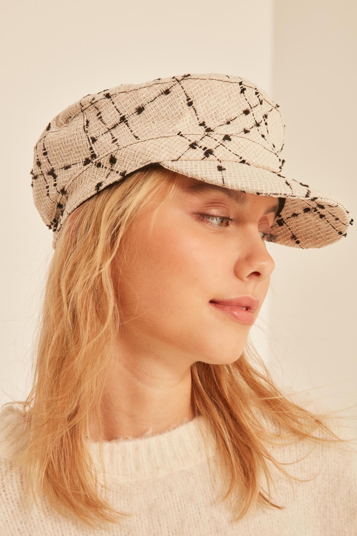 YLondon 14137 Şanel Kumaş Ekose Desenli Ekru Kasket