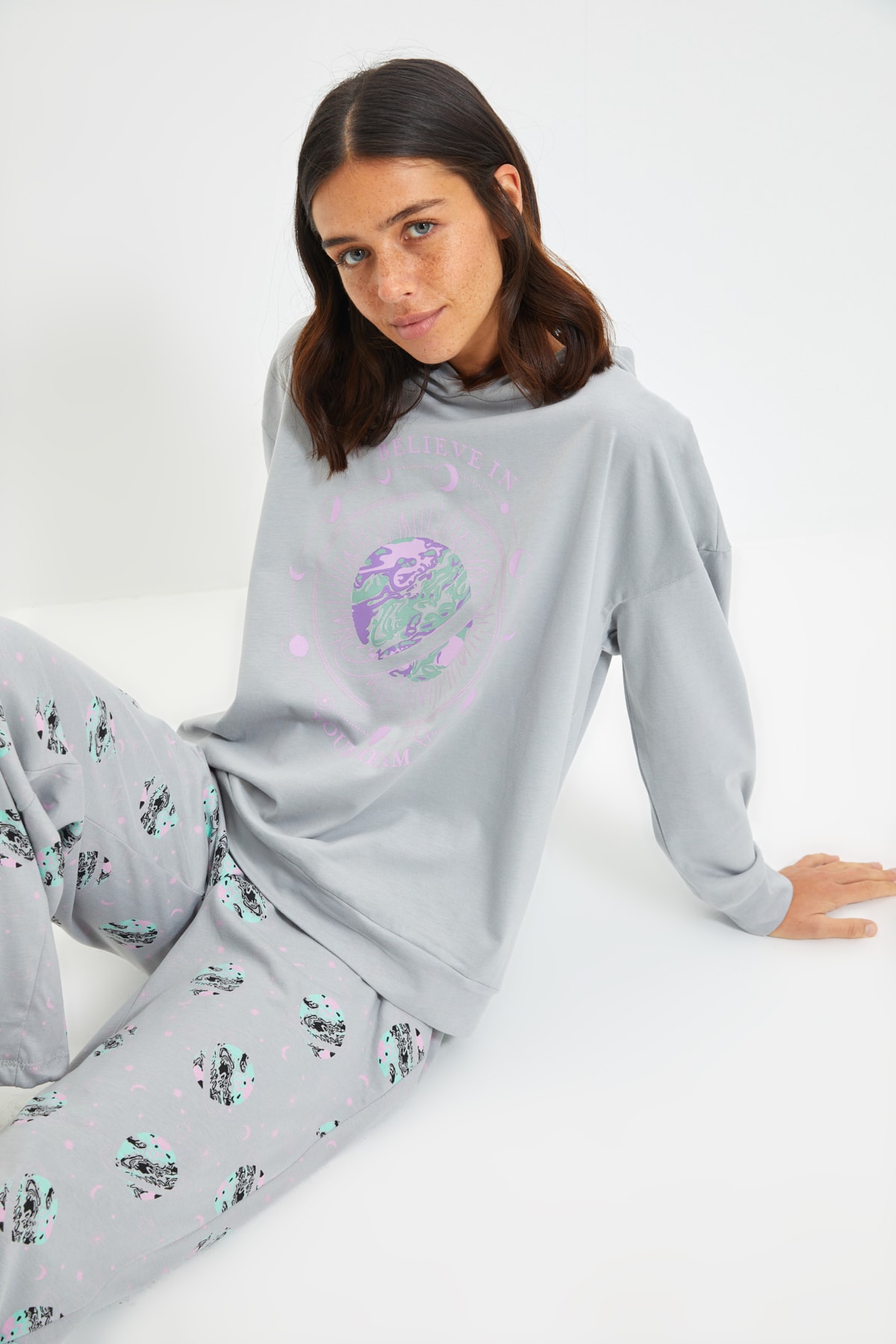 TRENDYOLMİLLA Gri Örme Pijama Takımı THMAW22PT0331
