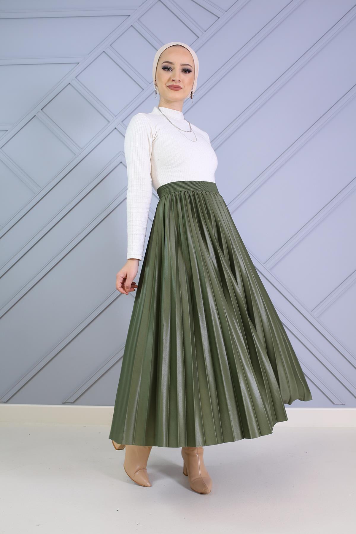 Şule Giyim Deri Görünümlü Piliseli Etek Haki