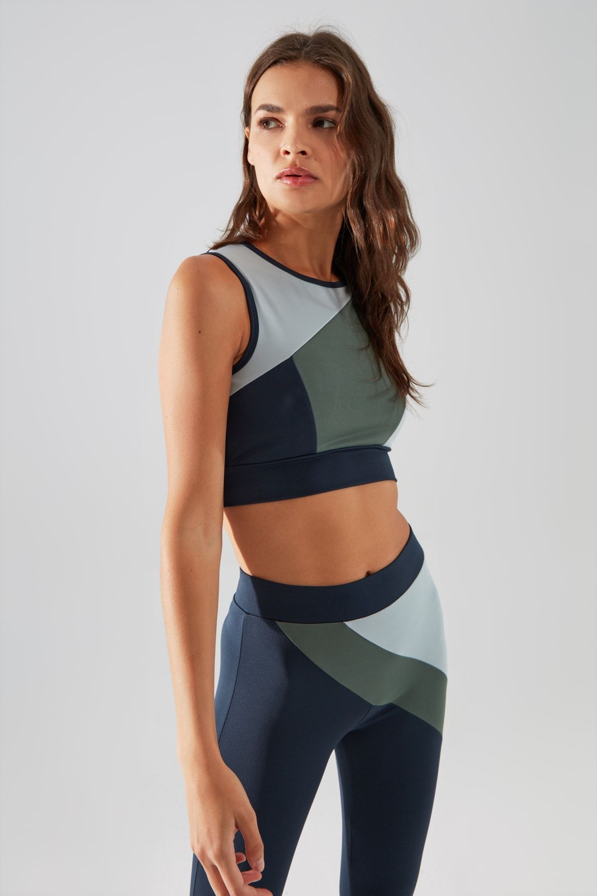 TRENDYOLMİLLA Koyu Lacivert Renk Bloklu Destekli Spor Sütyeni TWOAW22SS0018