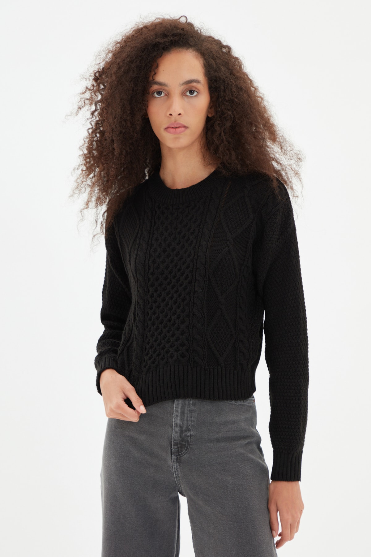 TRENDYOLMİLLA Siyah Örgü Detaylı Crop Triko Kazak TWOAW22KZ2446