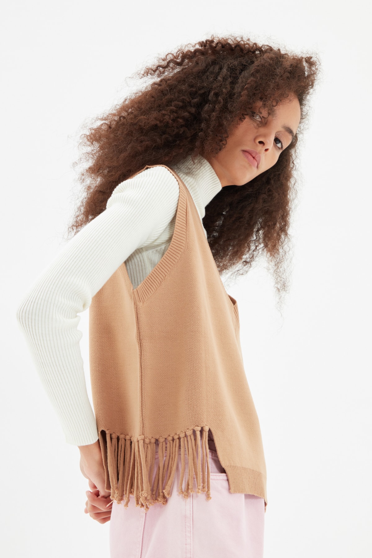 TRENDYOLMİLLA Camel Püskül Detaylı Triko Süveter TWOAW22SV0040