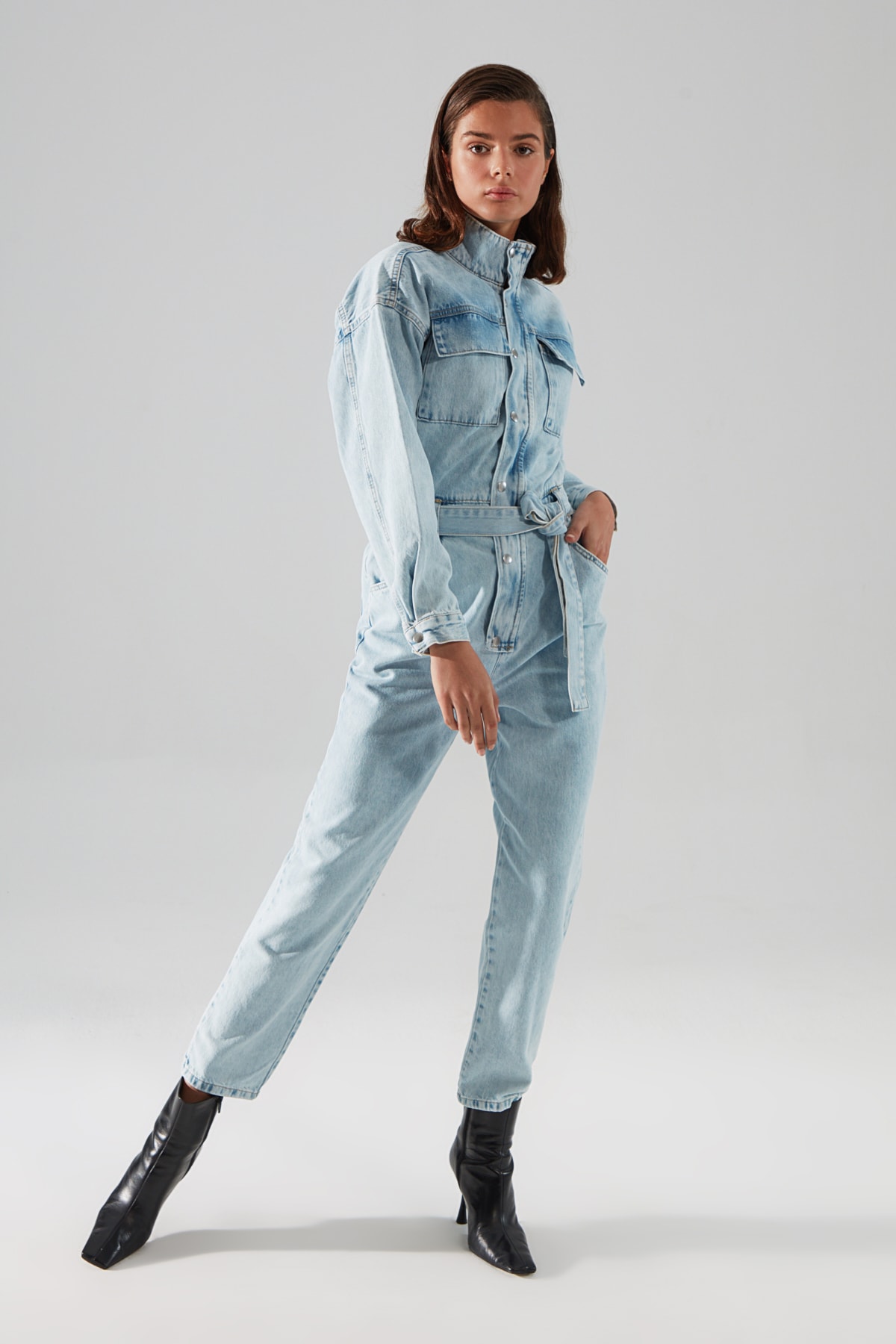 TRENDYOLMİLLA Mavi Kuşaklı Beli Lastikli Denim Tulum TWOAW21TU0034
