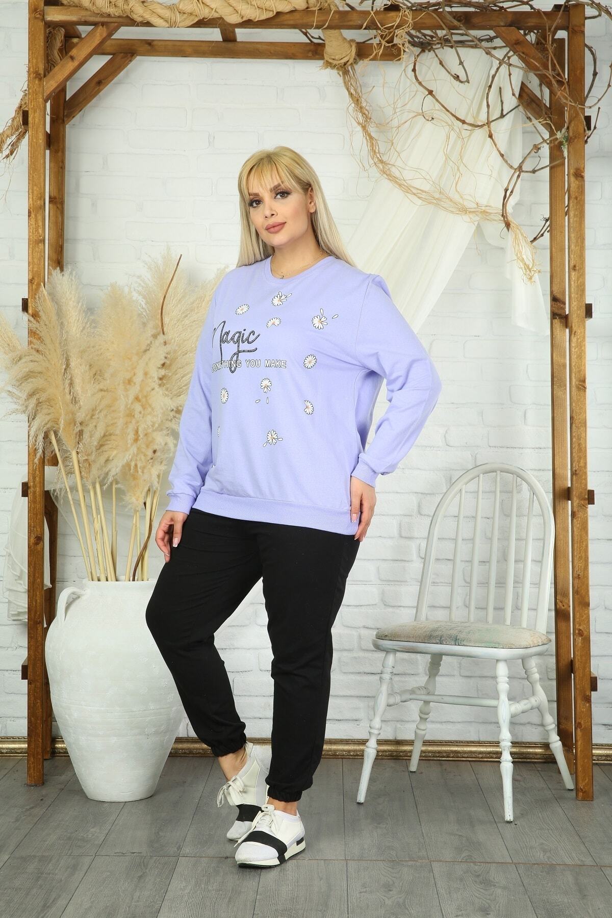Maxi İdol Kadın Büyük Beden Lila Pamuklu Kumaş Rahat Kesim Ön Papatya Baskılı Sweatshirt Pantolon Takım