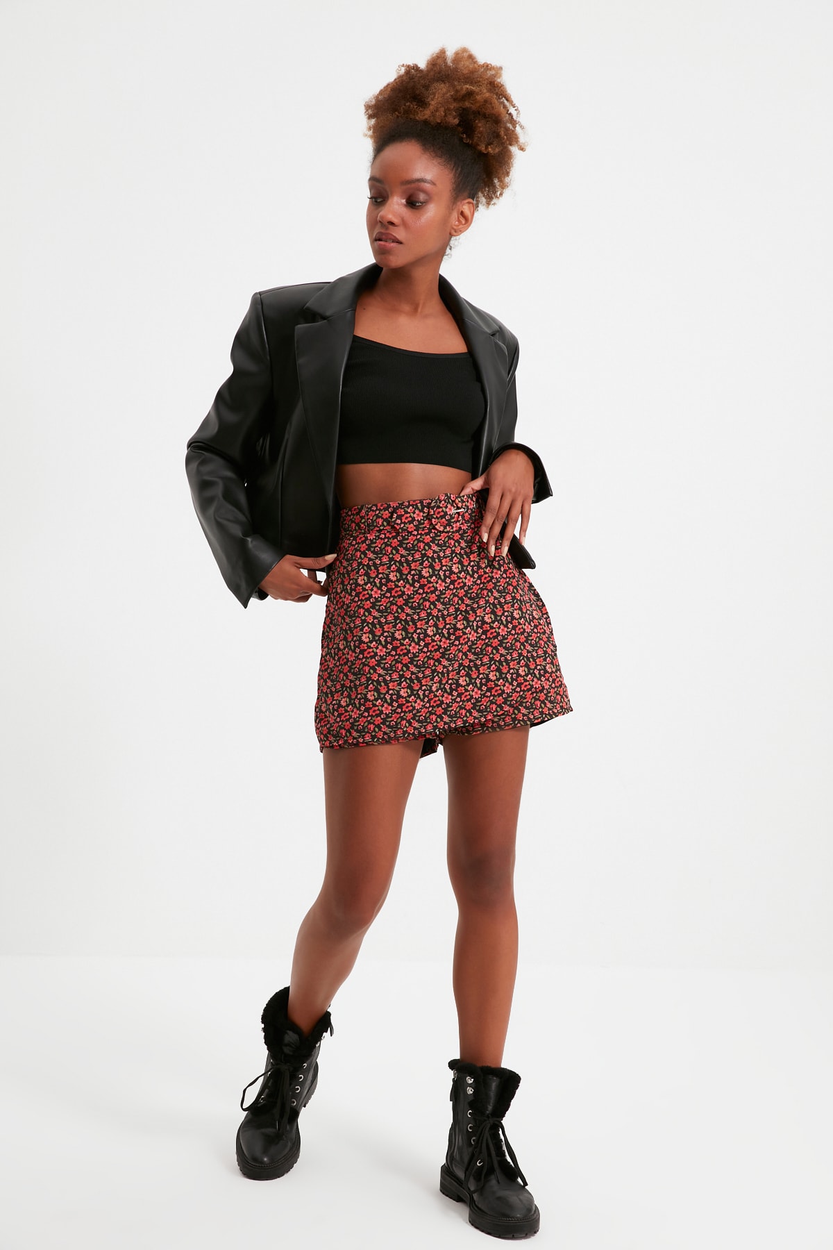 TRENDYOLMİLLA Çok Renkli Kemerli Şort & Bermuda TWOAW22SR0068