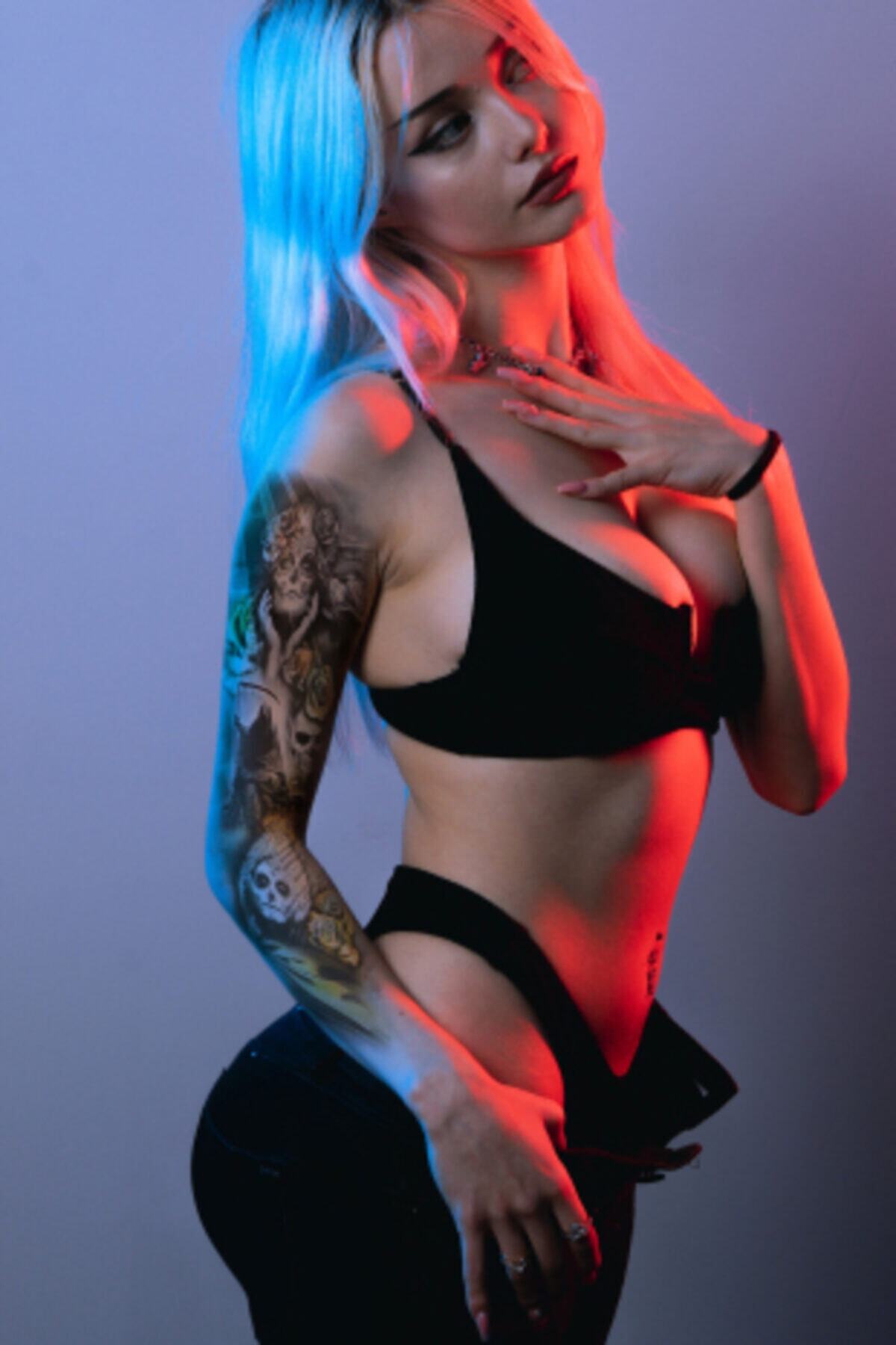 TAKIŞTIR Kadın Modelli Kol Dövme Tattoo