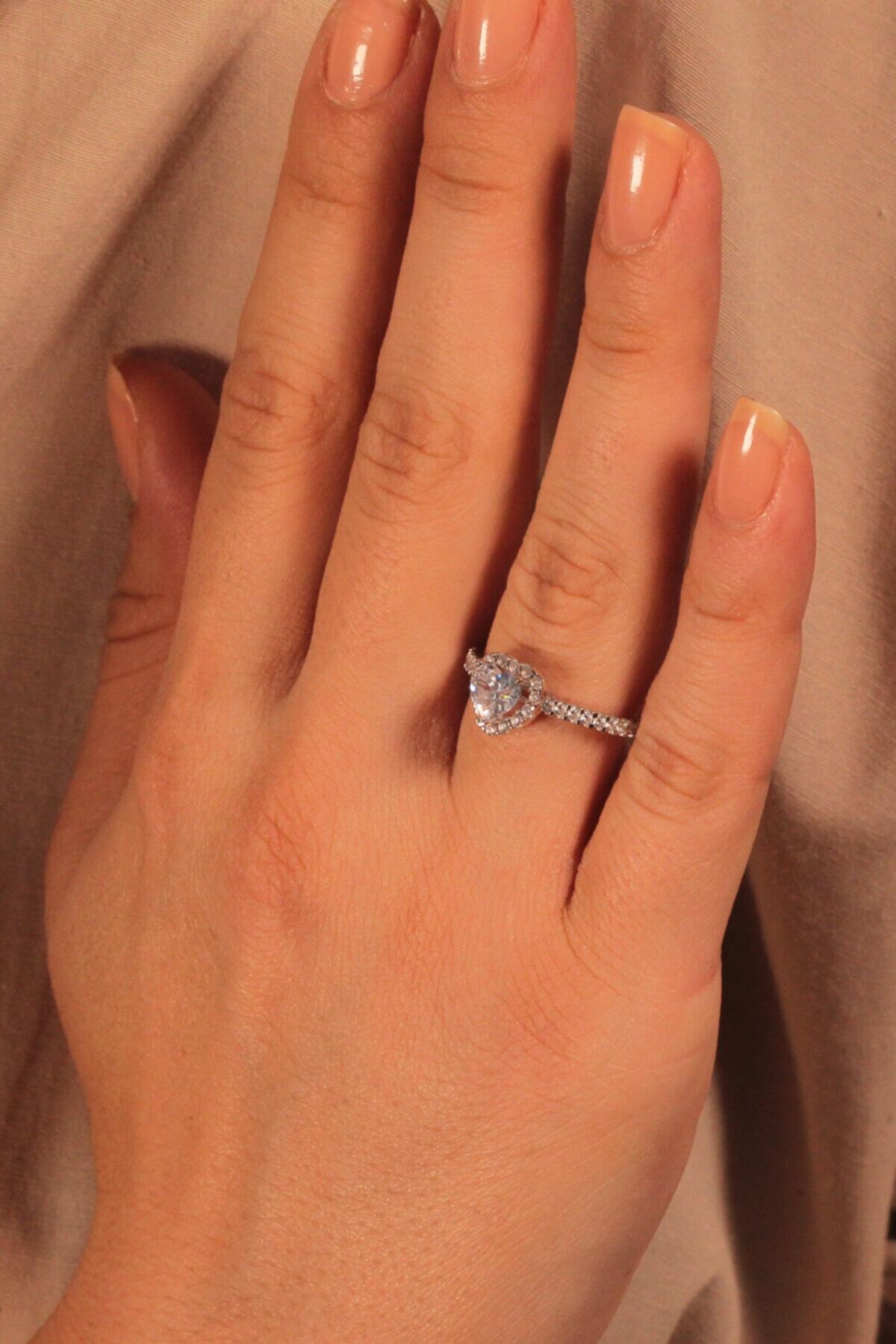 Adil İdil Kuyumculuk 14 Ayra Beyaz Altın Kalpli Baget Yüzük