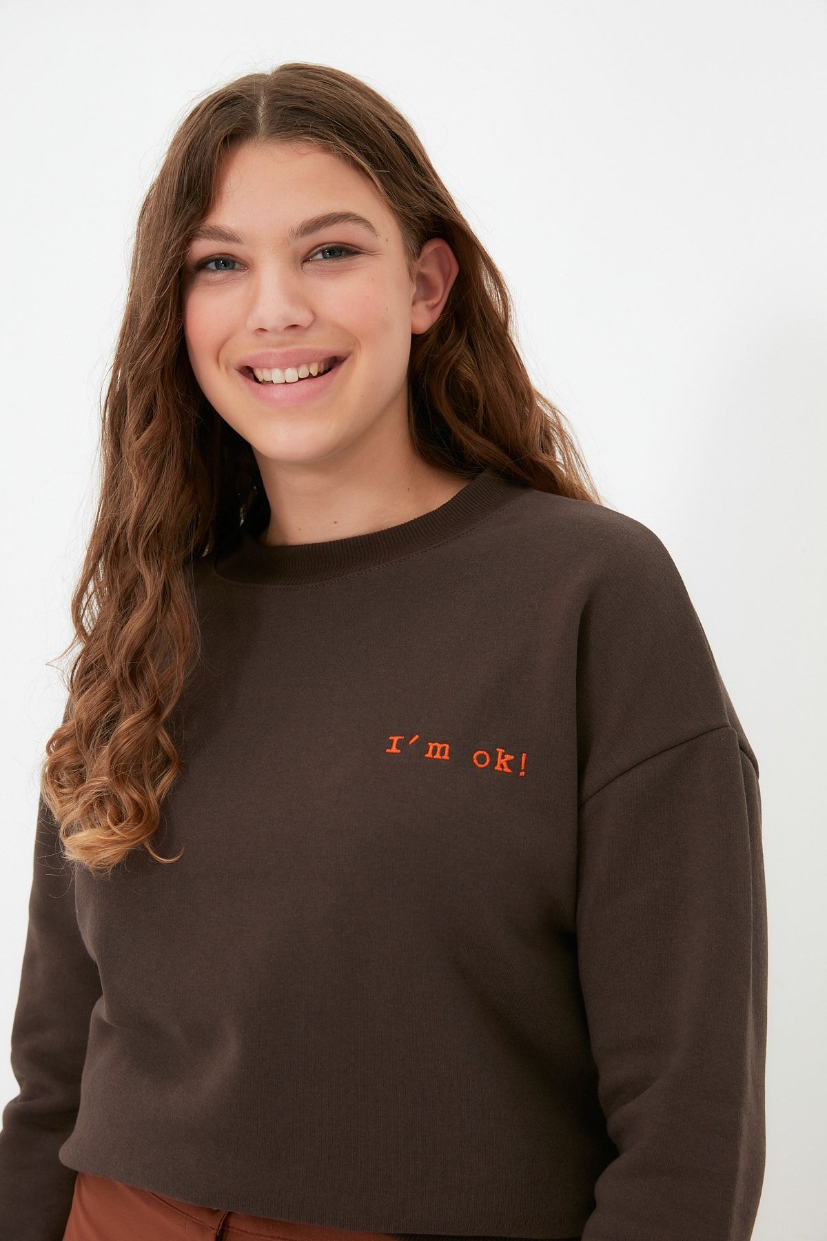 TRENDYOLMİLLA Kahverengi nakışlı Şardonlu Sweatshirt TWOAW21SW1061