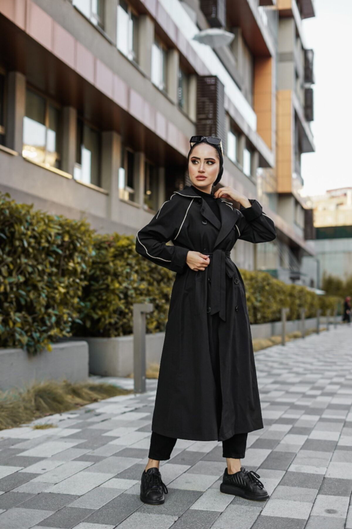 BURCU TESETTÜR Şerit Detaylı Uzun Trençkot An7418 Siyah Latte