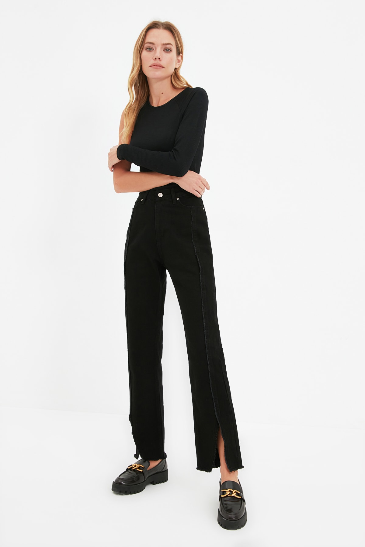 TRENDYOLMİLLA Siyah Yırtmaçlı Yüksek Bel Bootcut Jeans TWOAW22JE1199