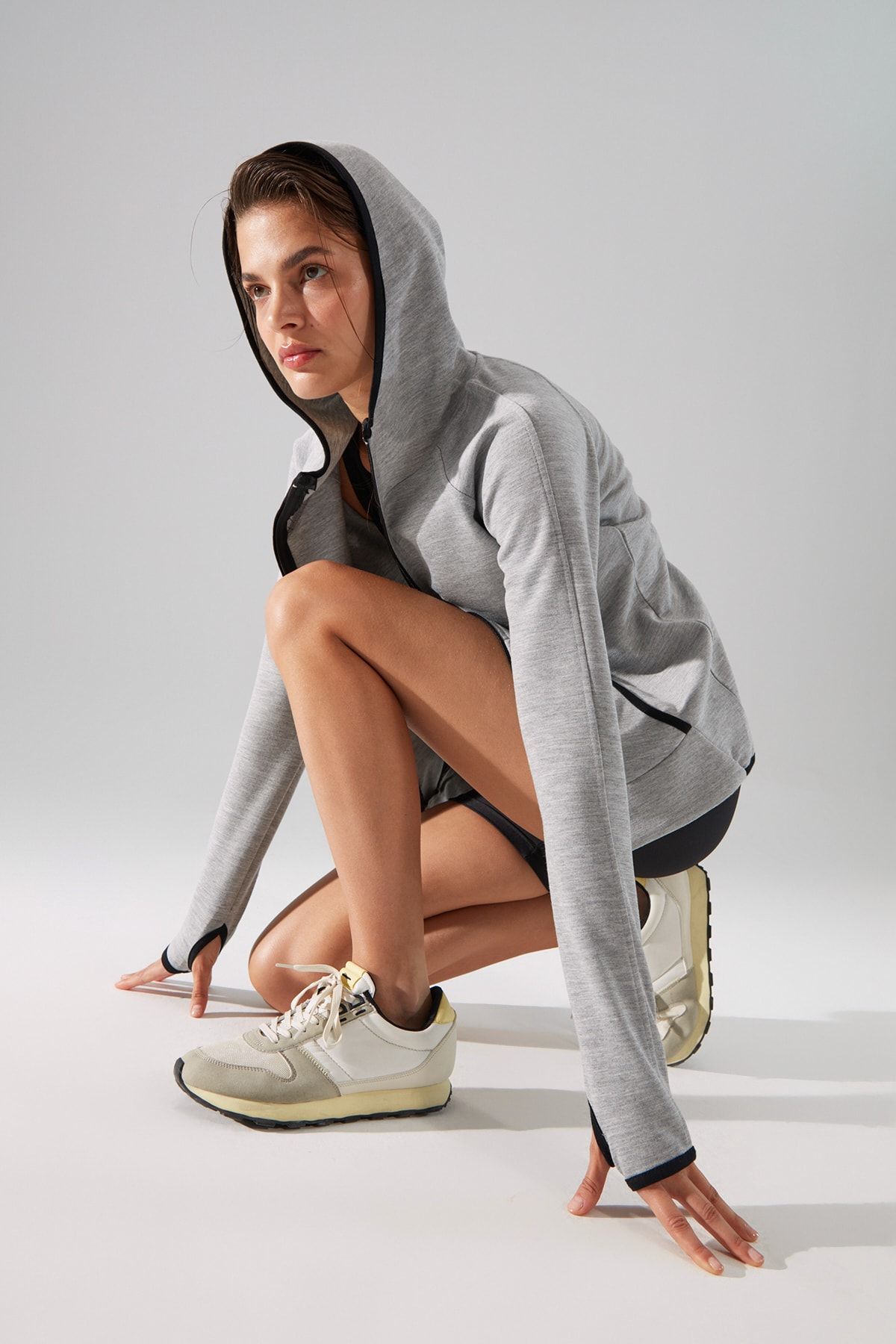 TRENDYOLMİLLA Gri Koşucu Spor Ceket TWOAW21SW0095