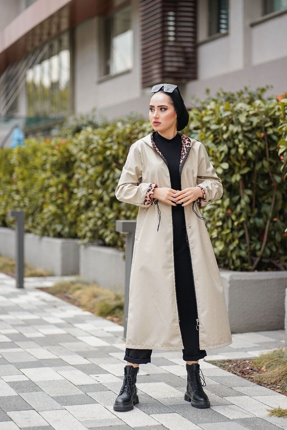 BURCU TESETTÜR Leopar Detaylı Kapşonlu Trenç Mdr10620 Taş