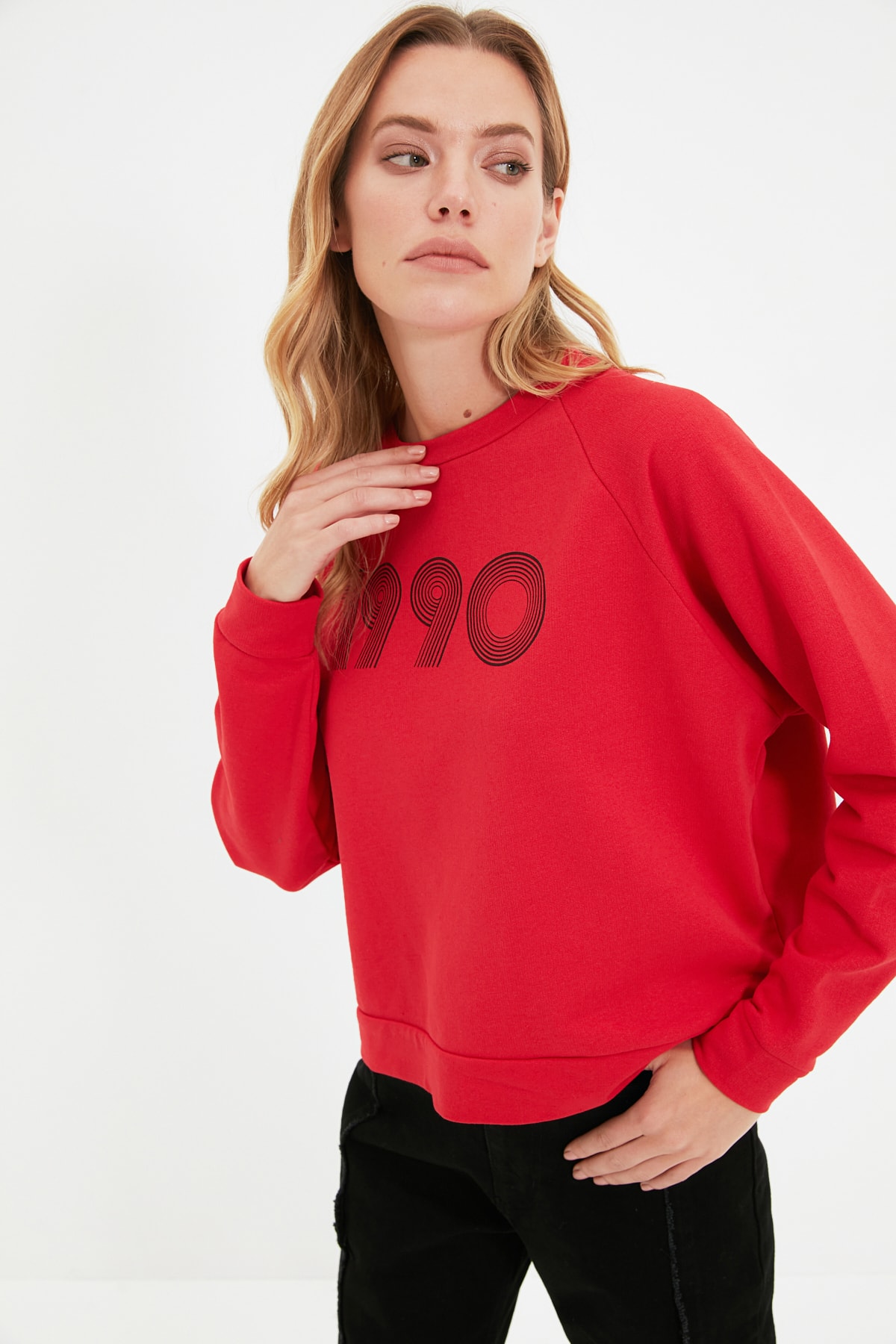 TRENDYOLMİLLA Kırmızı Reglan Kol Baskılı Basic İnce Örme Sweatshirt TWOAW22SW2090