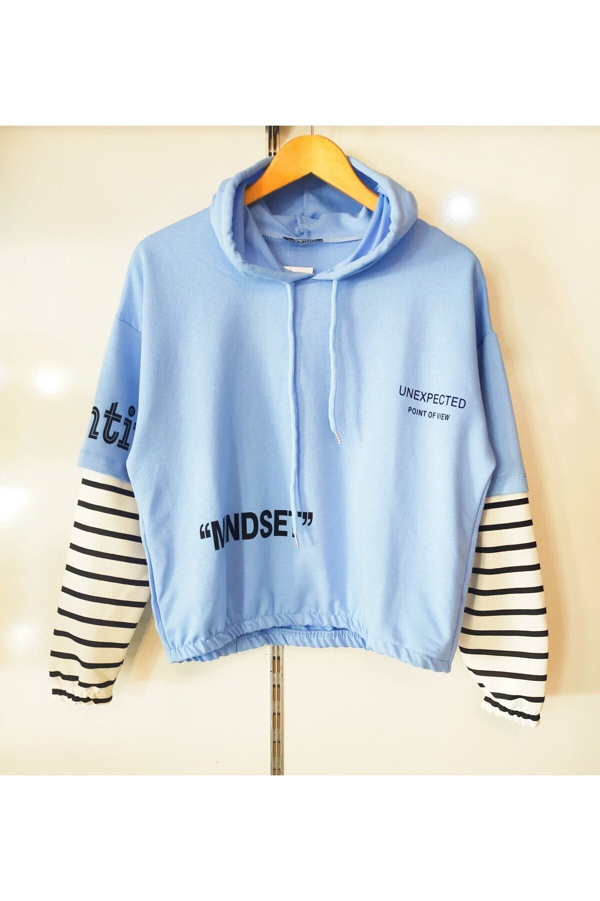 Magaza 35 Kadin Bebe Mavisi Kol Garniturlu Kapusonlu Baskili Sweatshirt Fiyati Yorumlari Trendyol