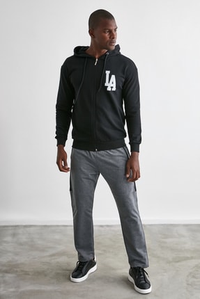 TRENDYOL MAN Siyah Erkek Baskılı Fermuarlı Kap&uuml;şonlu Regular Fit Sweatshirt TMNAW21SW1699