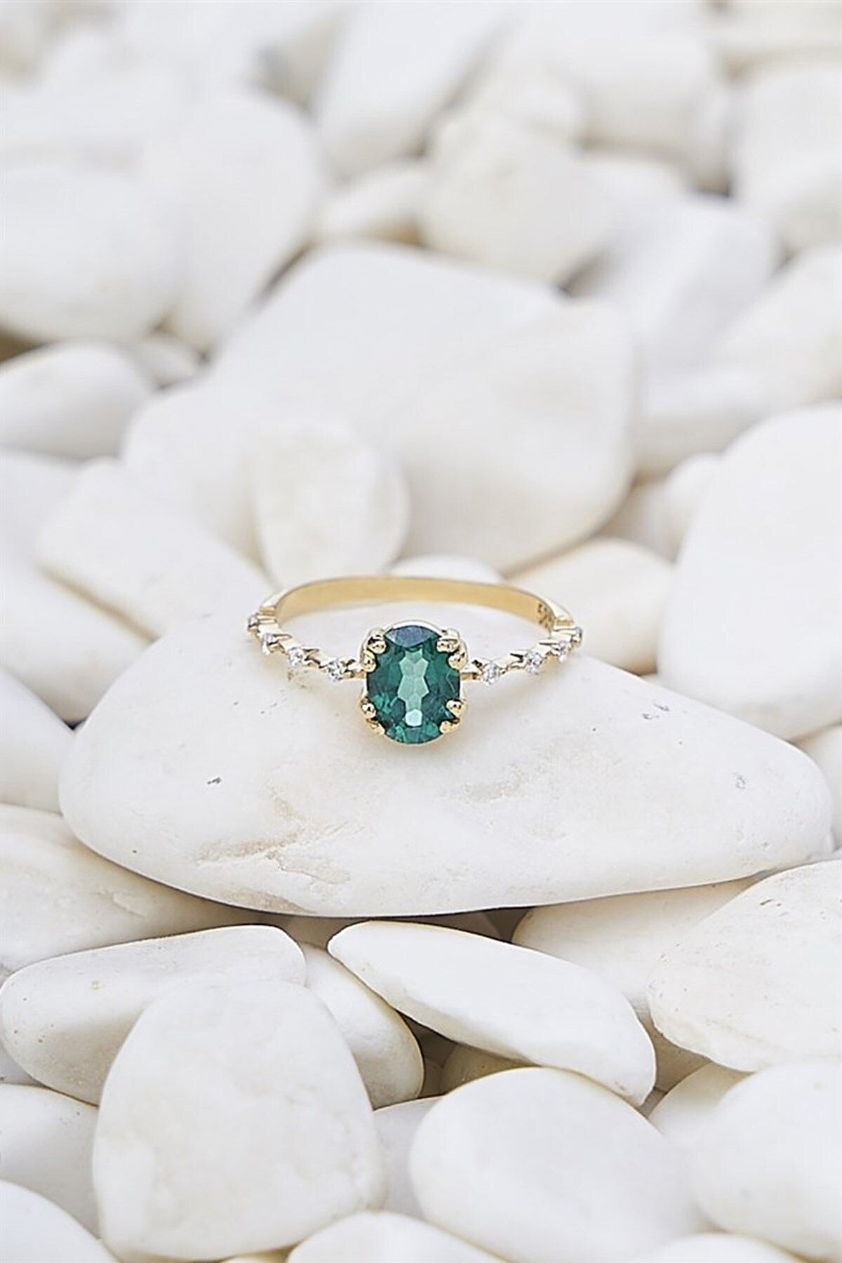 Cem Aykan Kuyumculuk Oslo Green Topaz Orta Tas Yan Taşları Pırlanta Tektaş Yüzük - Ak603