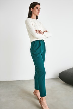 TRENDYOLMİLLA Z&uuml;mr&uuml;t Yeşili Kemerli &Uuml;t&uuml; İzli Pantolon TWOAW21PL0847