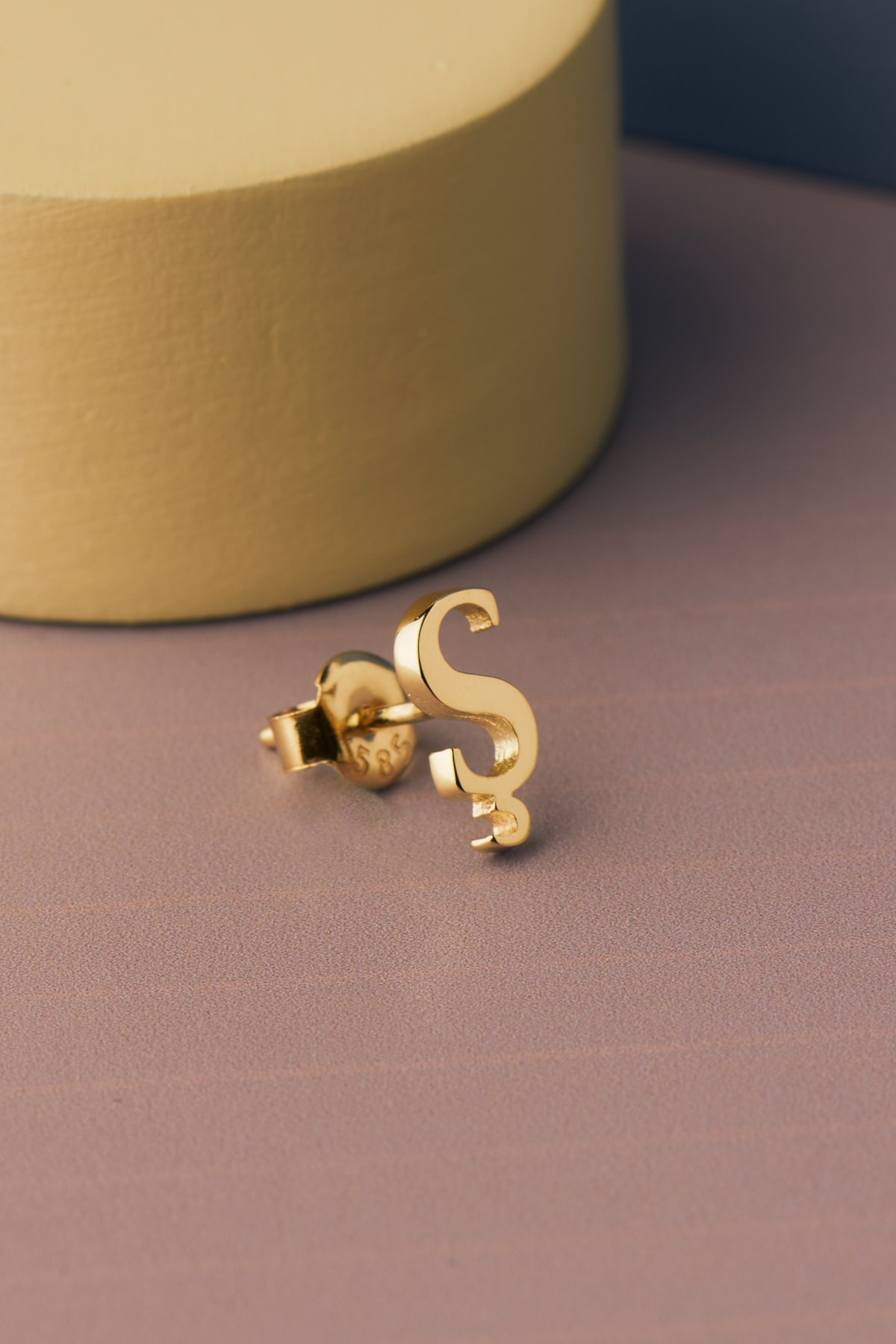 GOLDKUPE 14 Ayar Altın Ş Harf Küpe 0,46gr