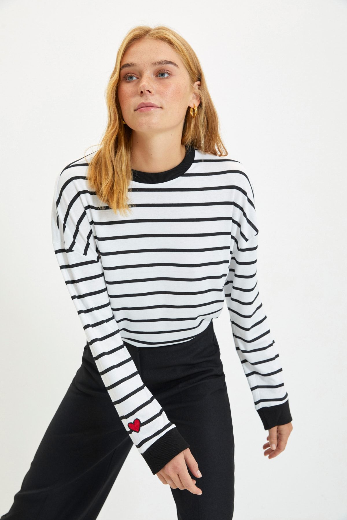 TRENDYOLMİLLA Ekru Örme T-Shirt TWOAW22TS0144