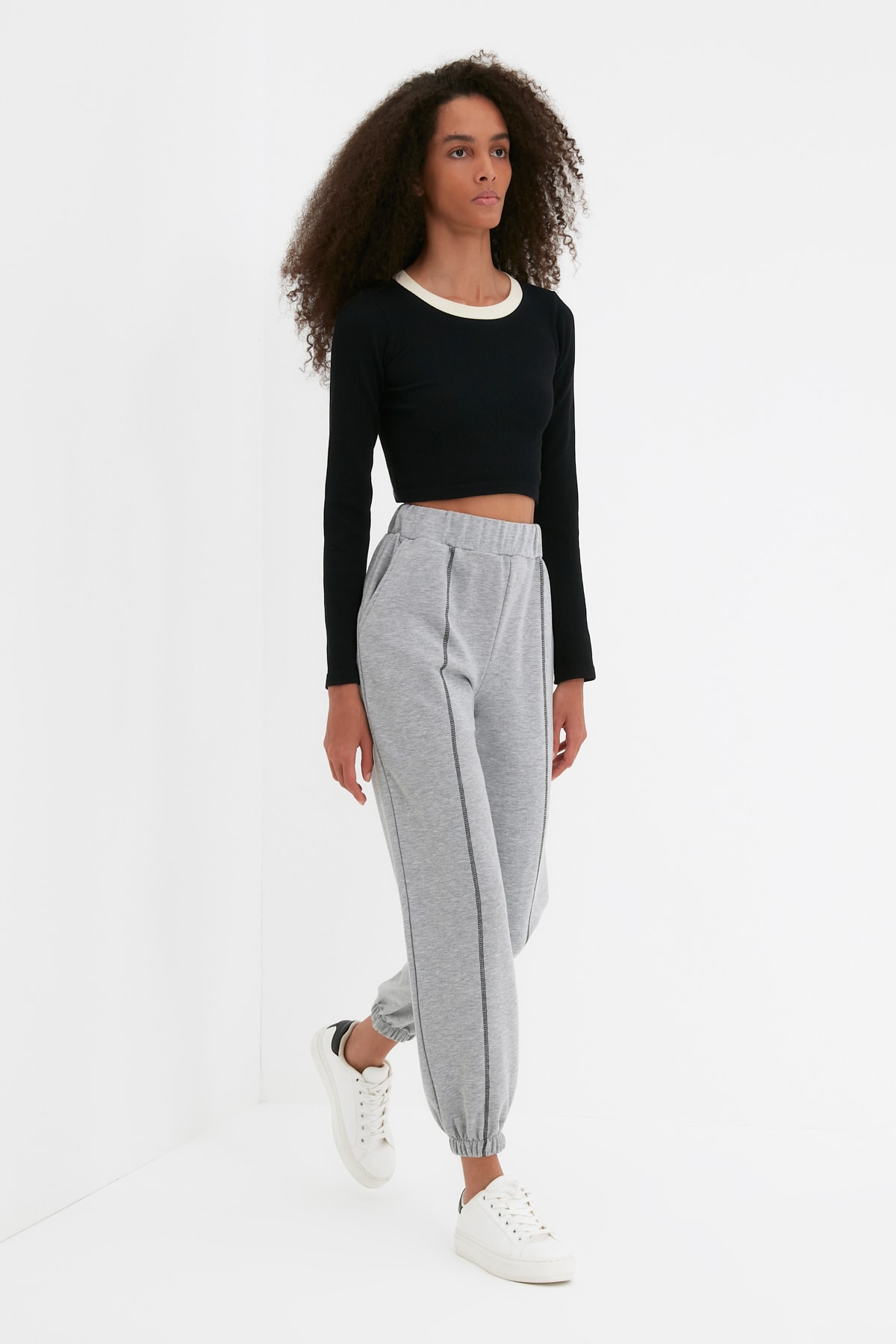 TRENDYOLMİLLA Gri Karyoka Dikişli Loose Jogger Şardonlu Örme Kalın Eşofman Altı TWOAW22EA0083