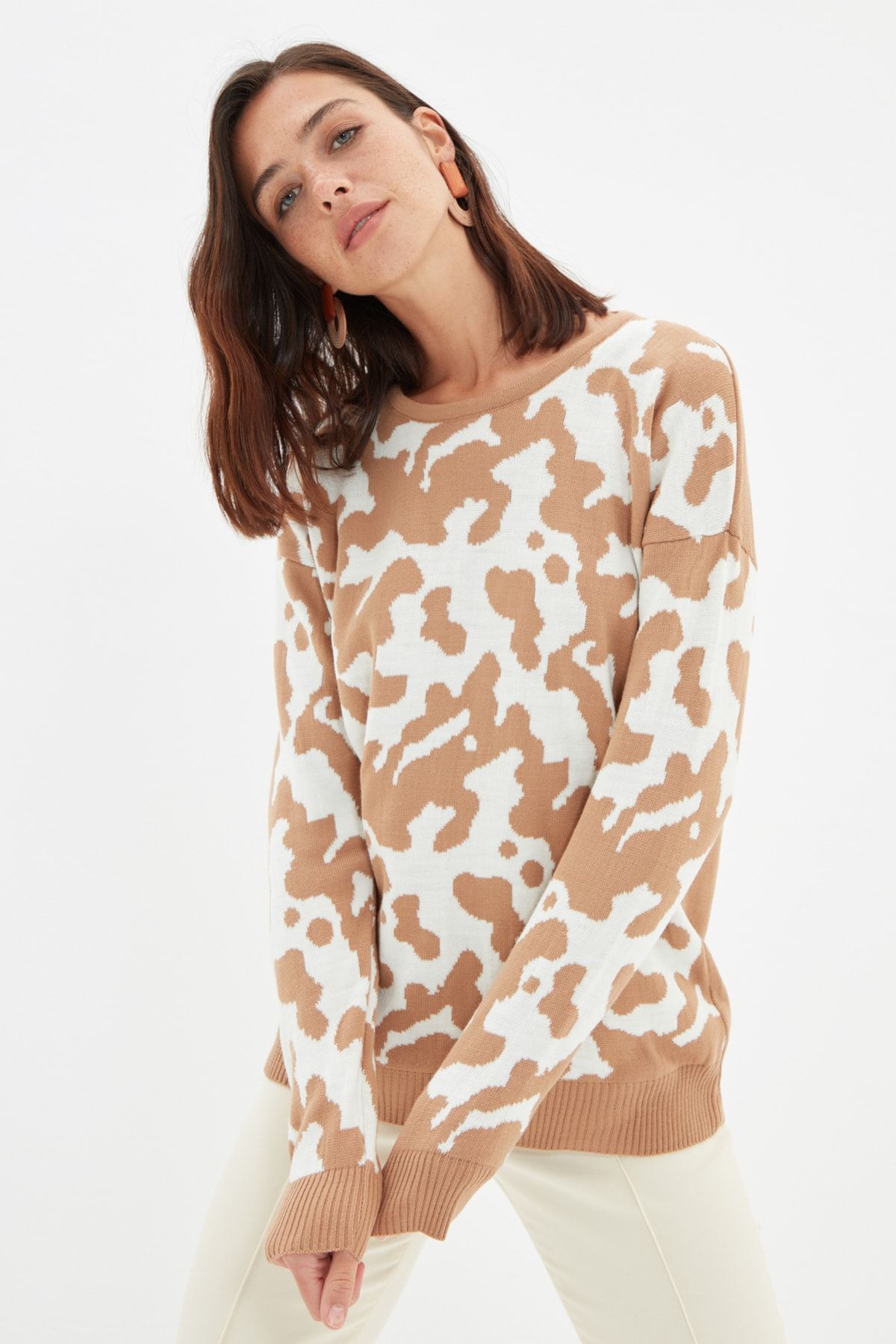 TRENDYOLMİLLA Camel Jakarlı Triko Kazak TWOAW22KZ2693