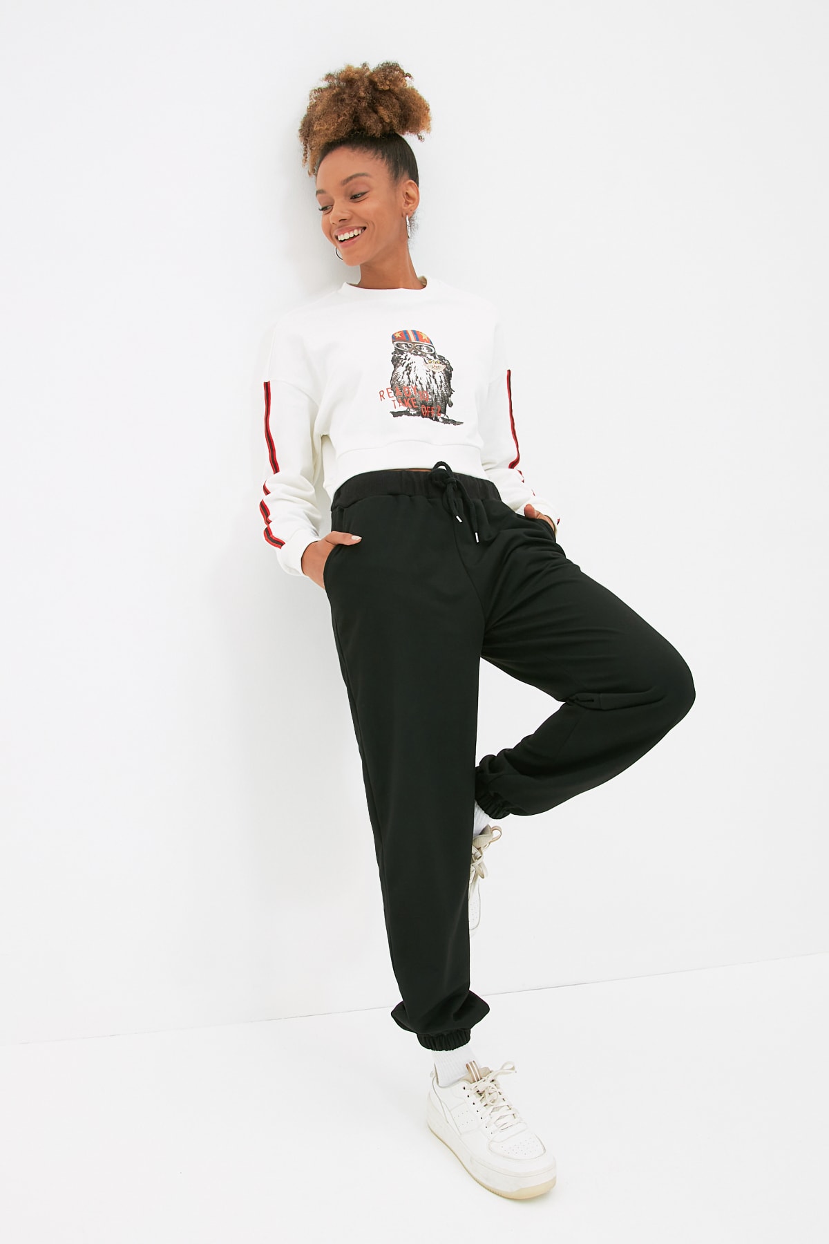 TRENDYOLMİLLA Siyah Basic Jogger Örme Eşofman Altı TWOAW22EA0231