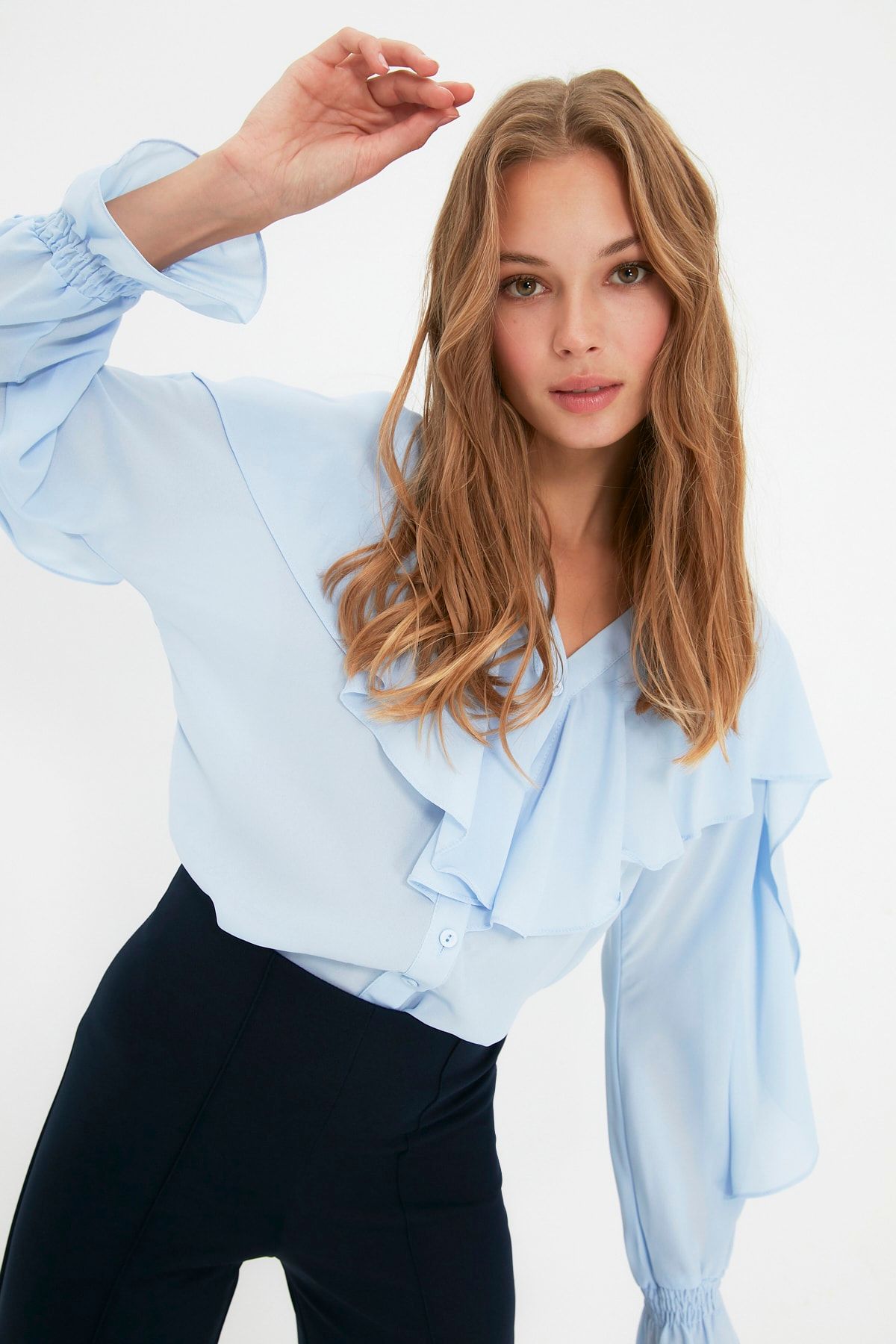 TRENDYOLMİLLA Mavi Petite Volanlı Bluz TWOAW22BZ0562