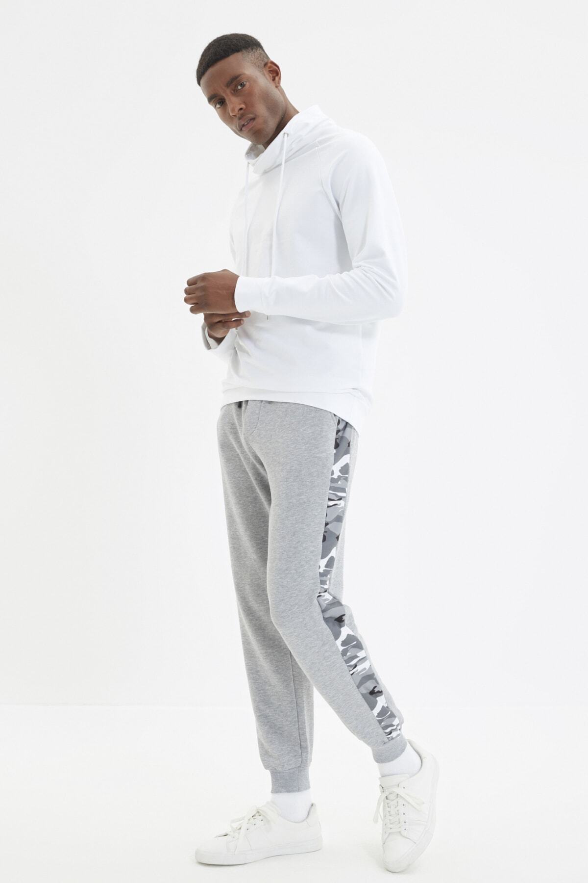 TRENDYOL MAN Gri Erkek Regular Fit Kamuflaj Panelli Eşofman Altı TMNAW20EA0094