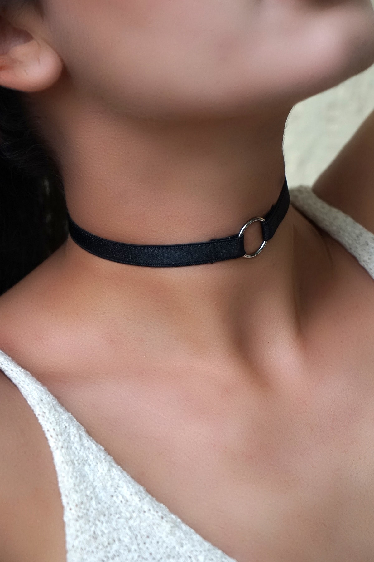 Queenky Kadın Siyah Halka Detaylı Klipsli Choker Kolye