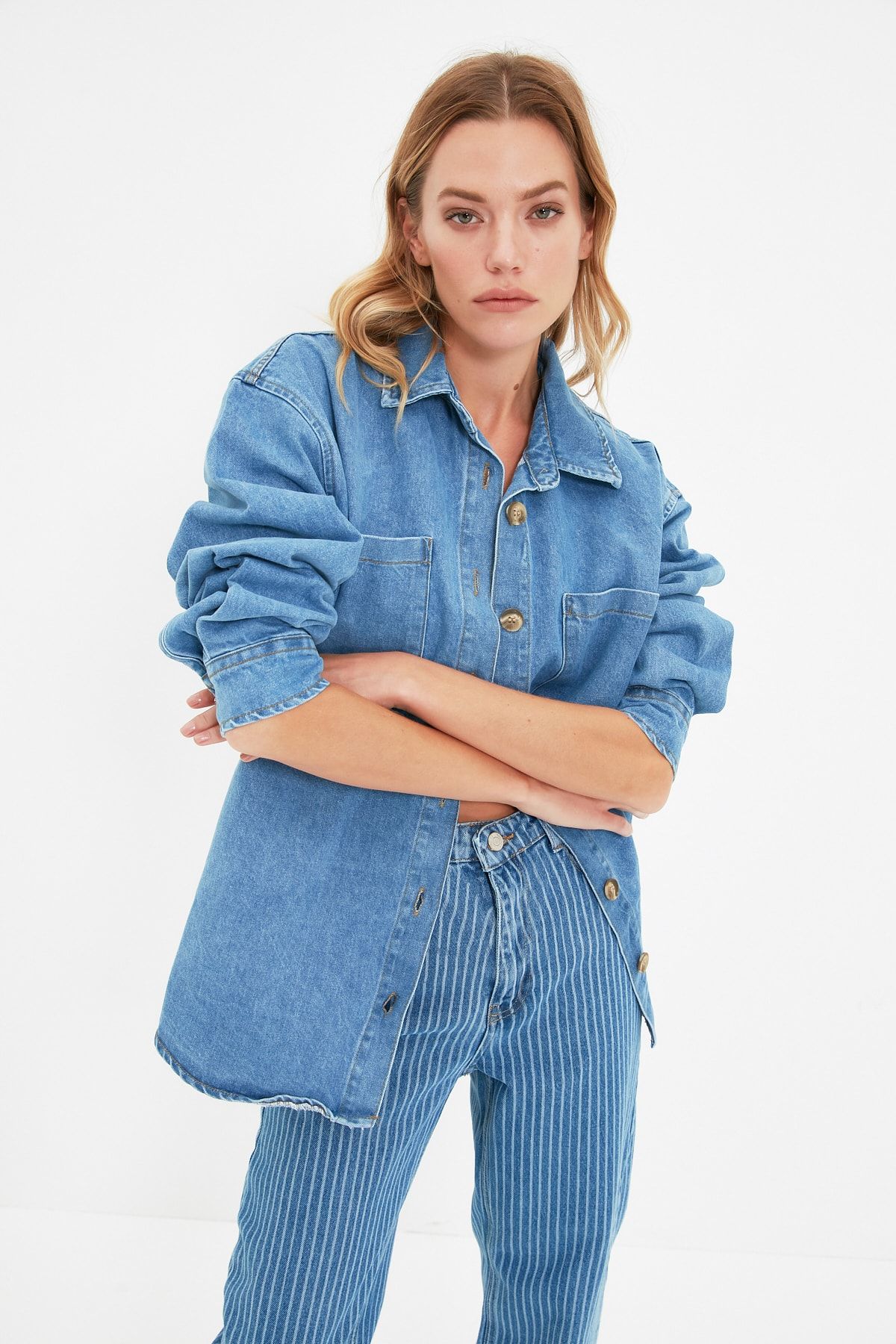 TRENDYOLMİLLA Mavi Oversize Denim Gömlek TWOAW22GO0723