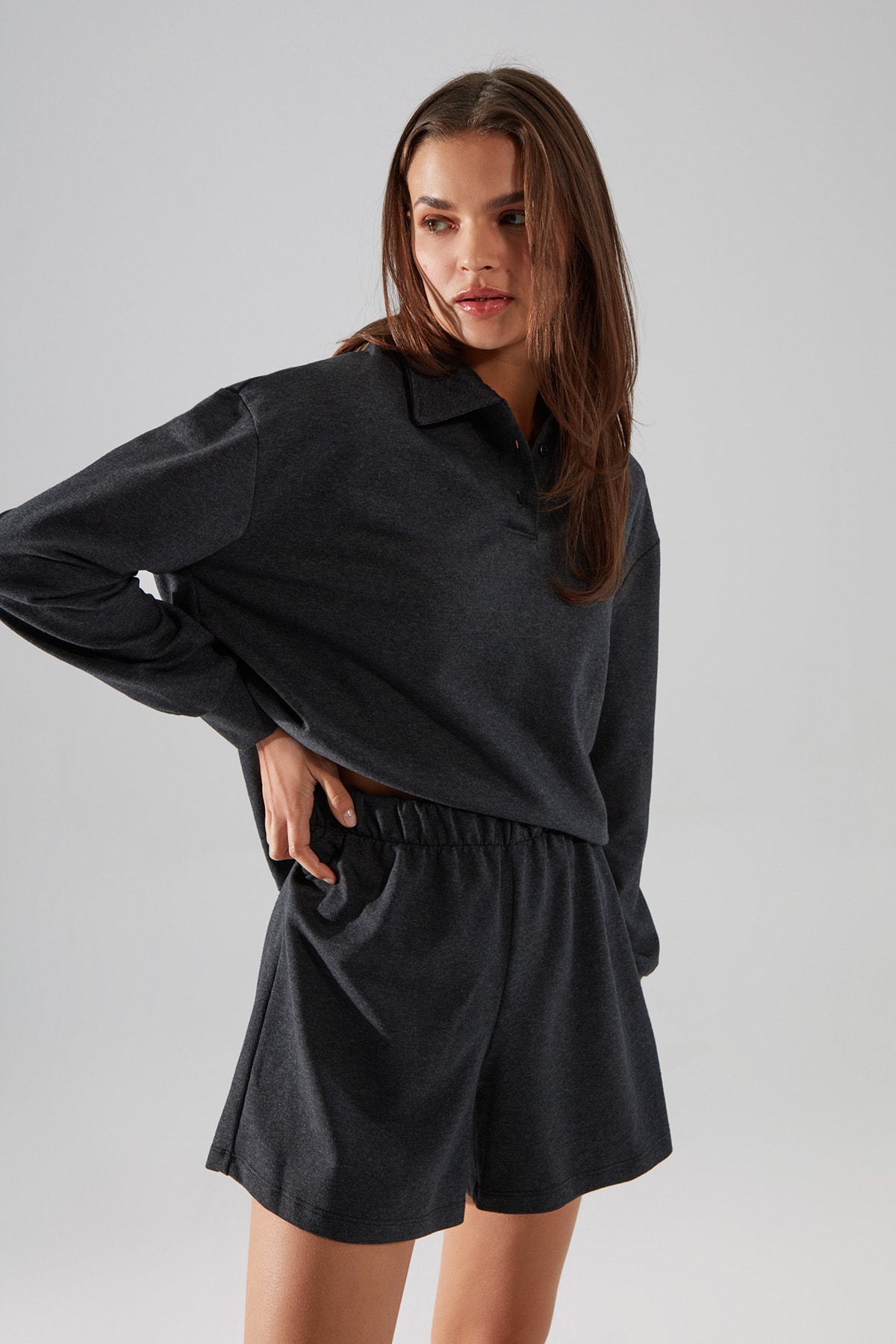 TRENDYOLMİLLA Antrasit Polo Yaka Örme Pijama Takımı THMAW22PT0055