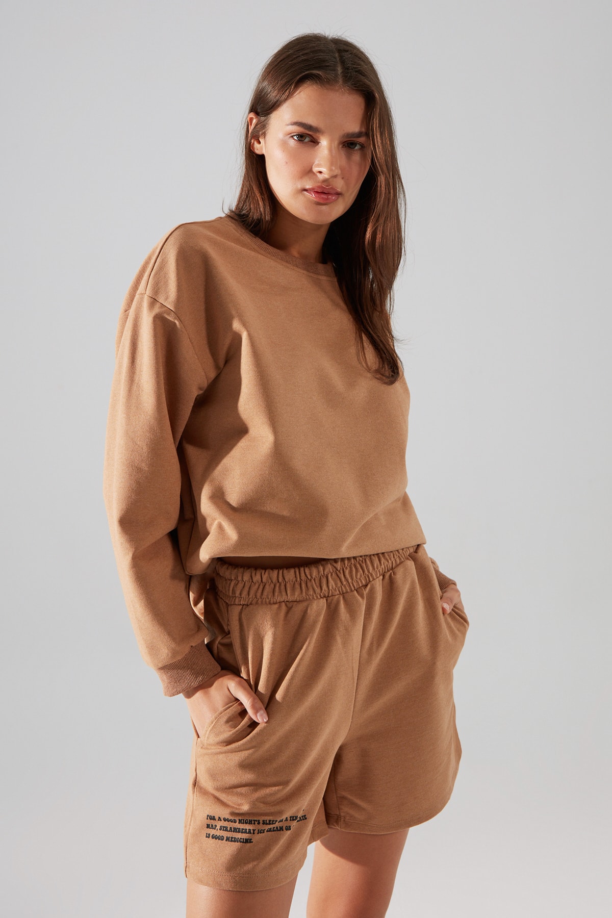 TRENDYOLMİLLA Bej Örme Baskılı  Pijama Takımı THMAW22PT0234