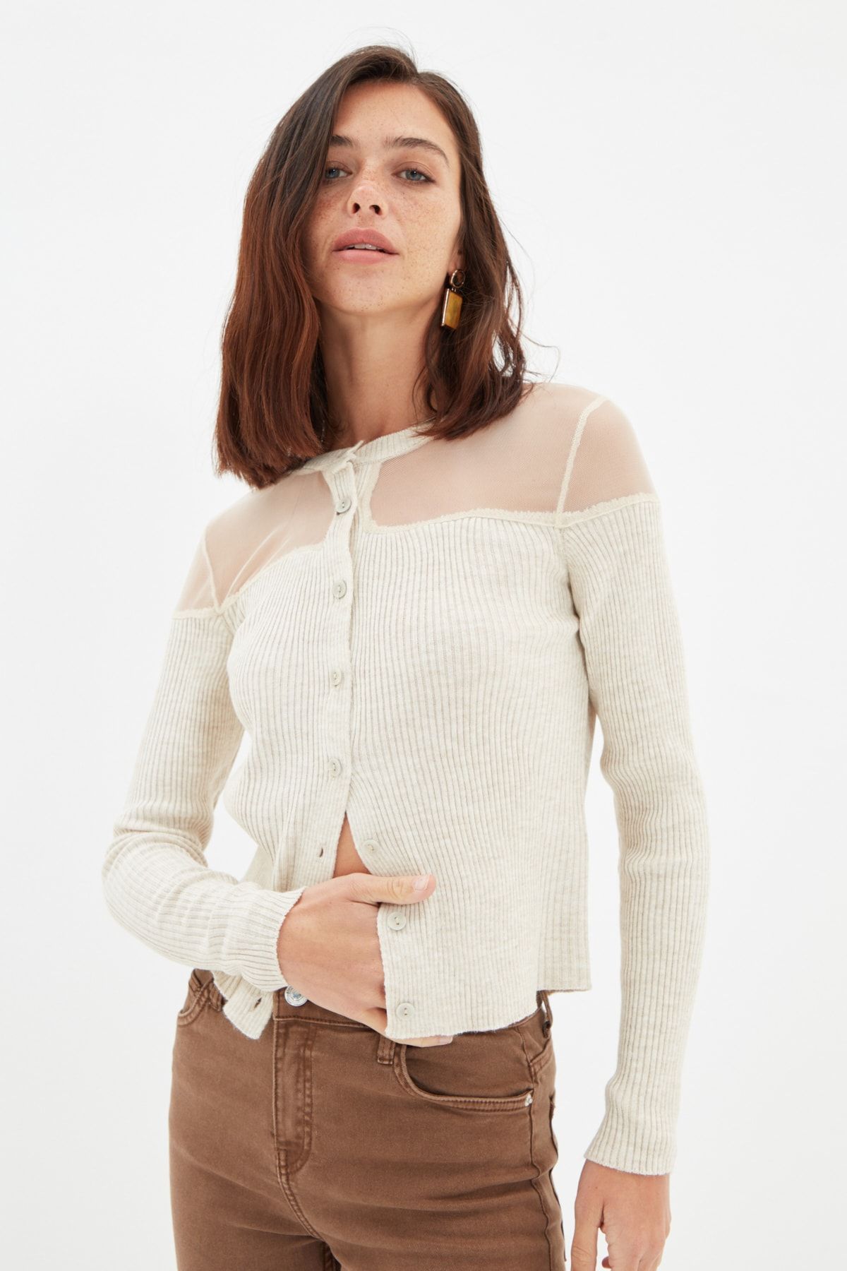 TRENDYOLMİLLA Taş Tül Detaylı Crop Triko Hırka TWOAW22HI0081