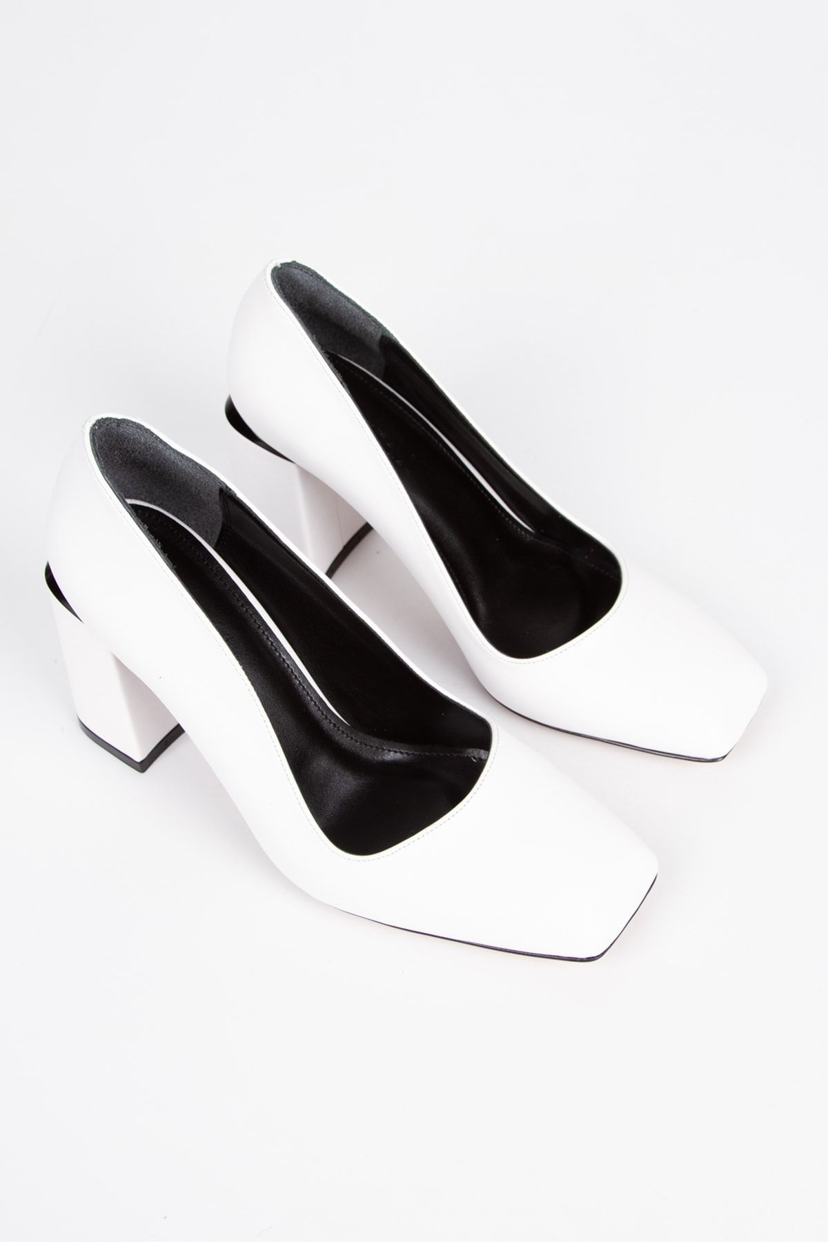Alessia Shoes Beyaz Mat Ökçe Detaylı Stiletto