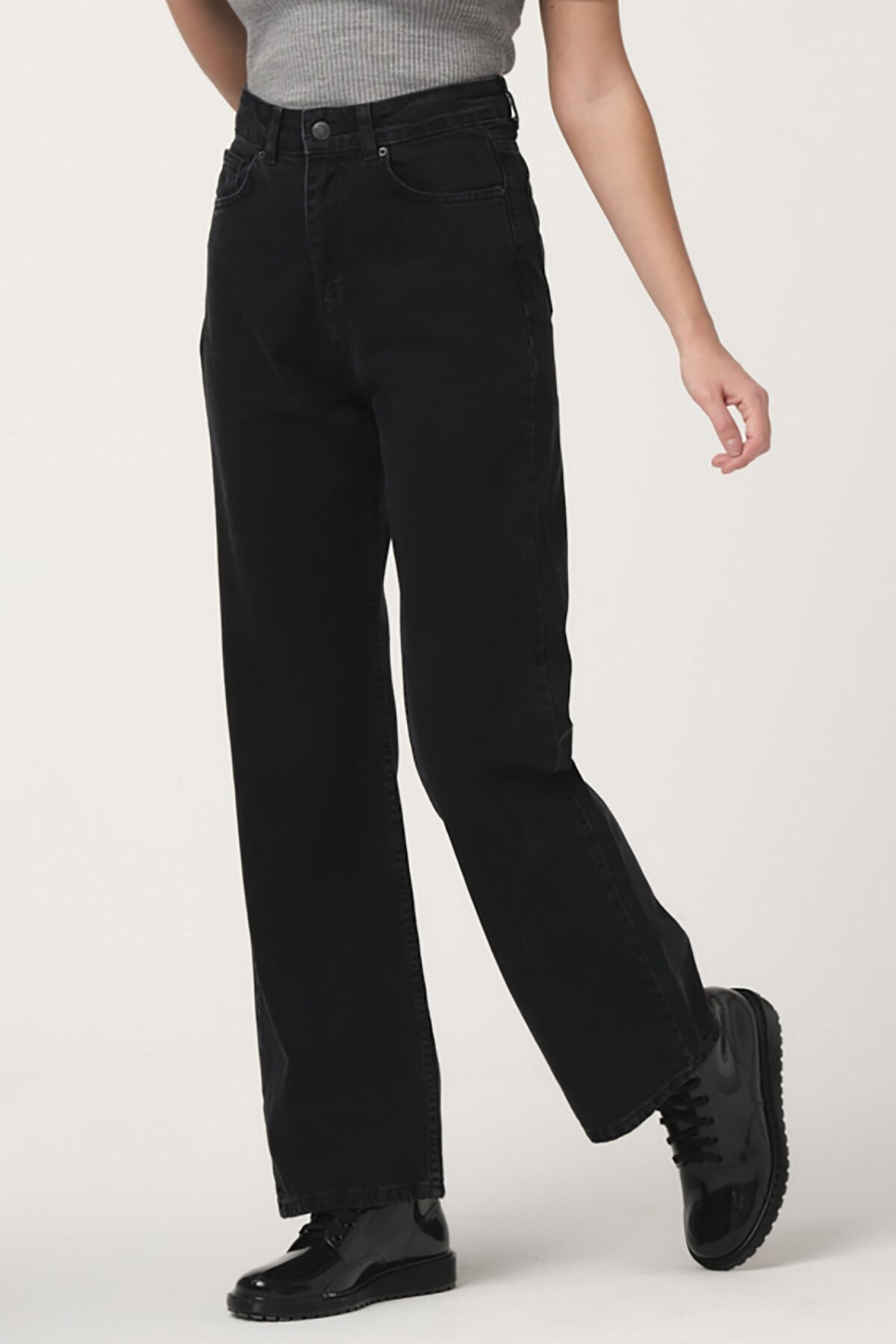 its basic Kadın Black Od Renk Flare Kalıp Bol Paça Jean