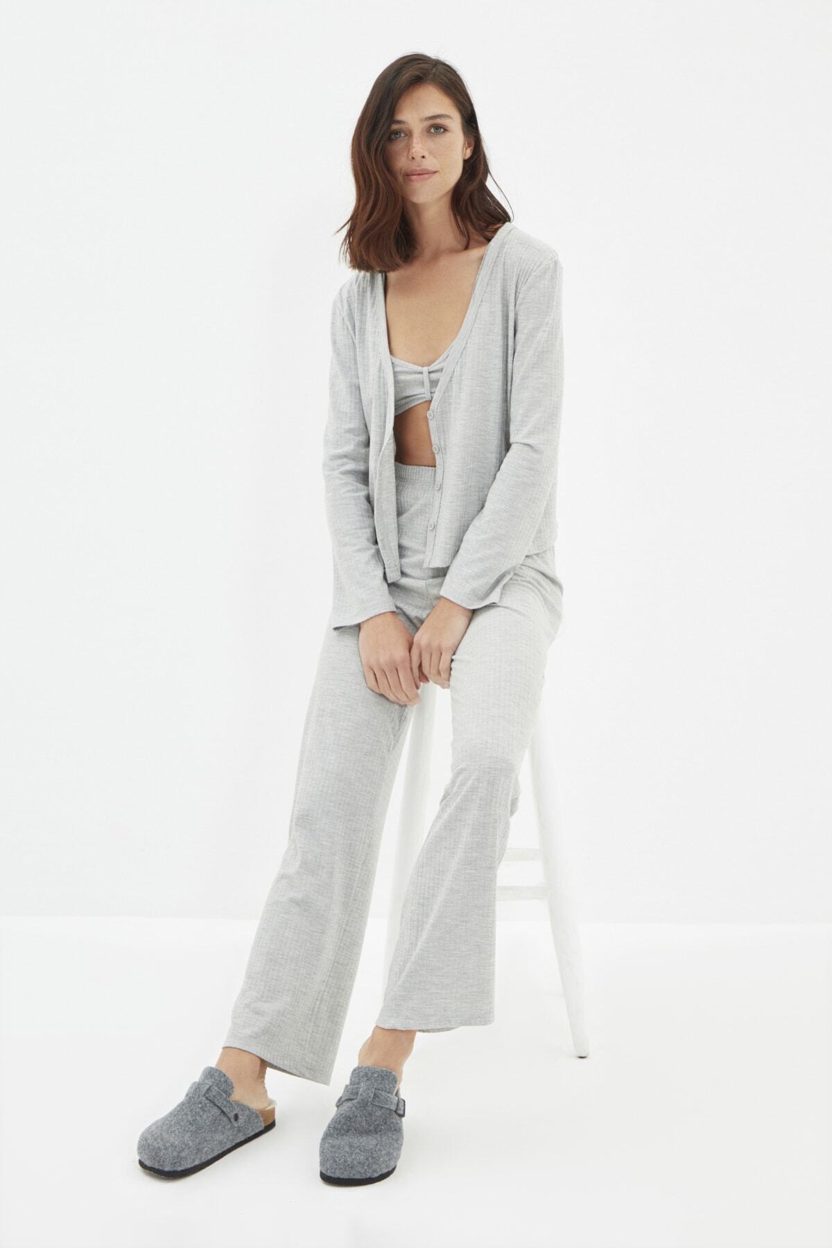 TRENDYOLMİLLA Gri 3'lü Kaşkorse Örme Pijama Takımı THMAW22PT0593