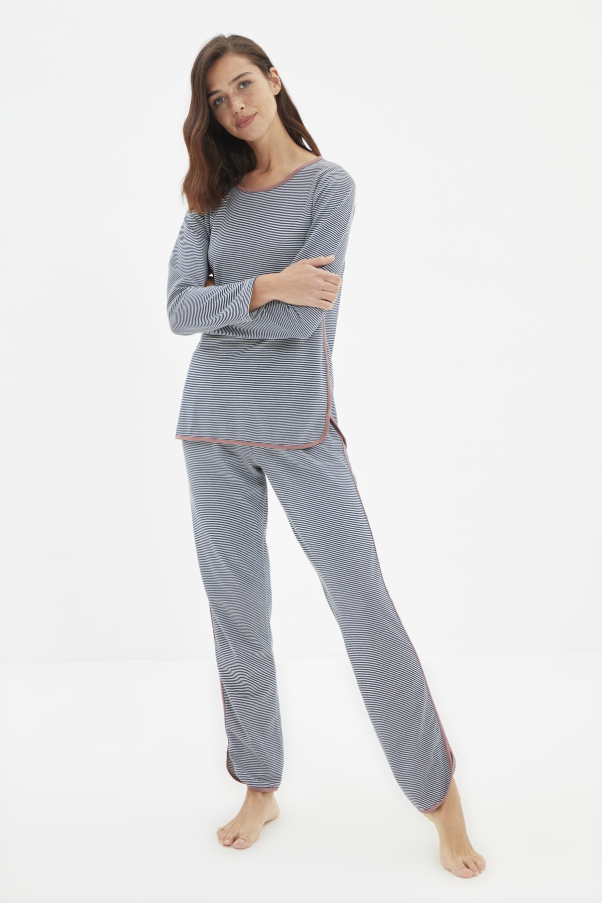 TRENDYOLMİLLA Çok Renkli Çizgili Örme Pijama Takımı THMAW22PT1439