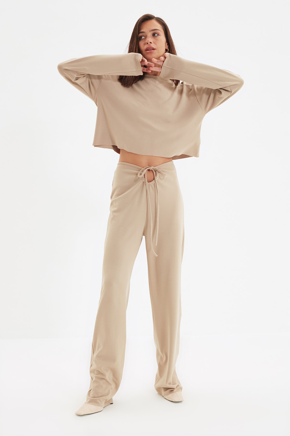 TRENDYOLMİLLA Taş Cut Out Detaylı Örme Alt-Üst Takım TWOAW22AU0136