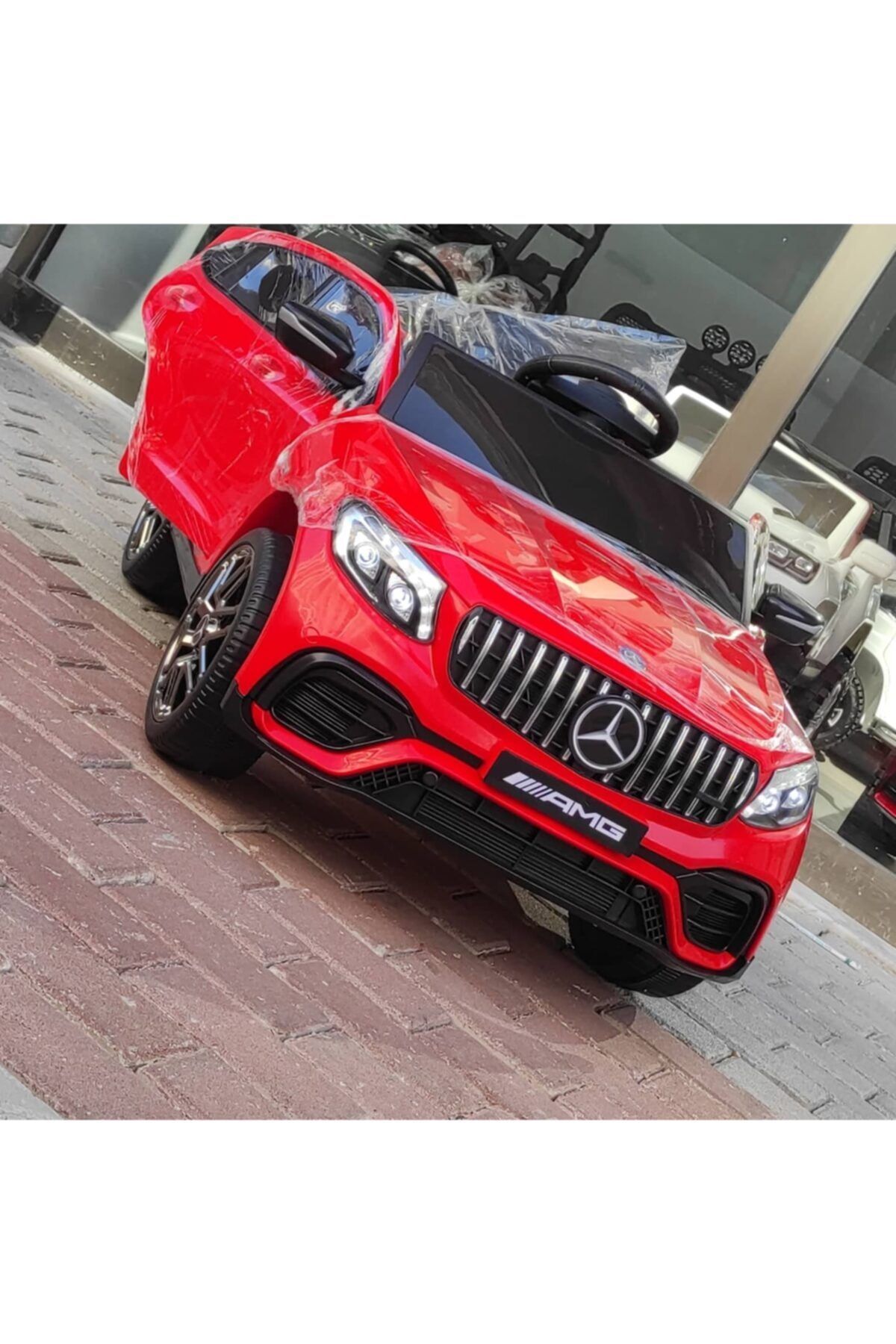 MERCEDES V8 Akülü Araba 4x4 Bluetooth Kumandalı