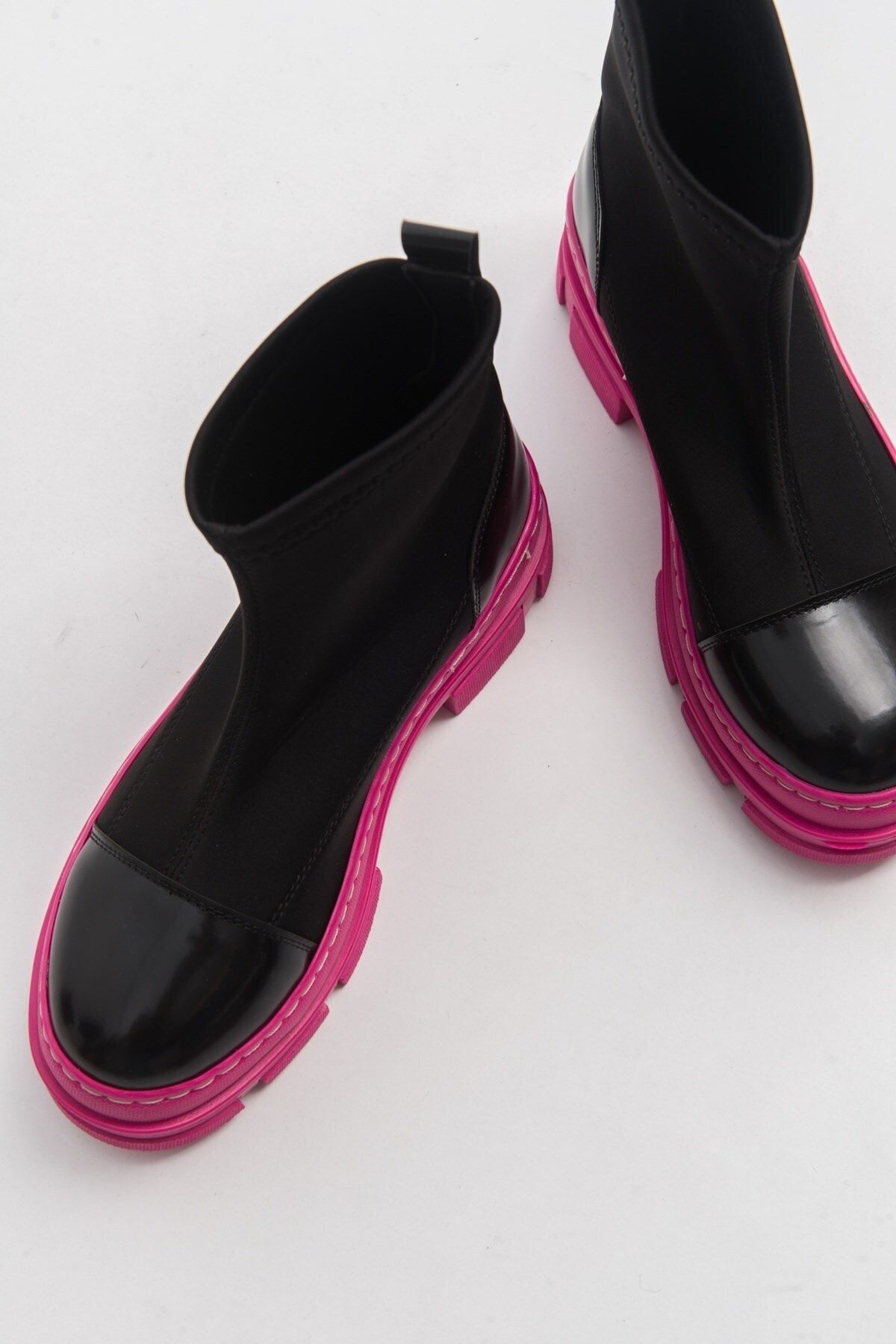 LuviShoes Siyah Fusya Scuba Kadın Bot